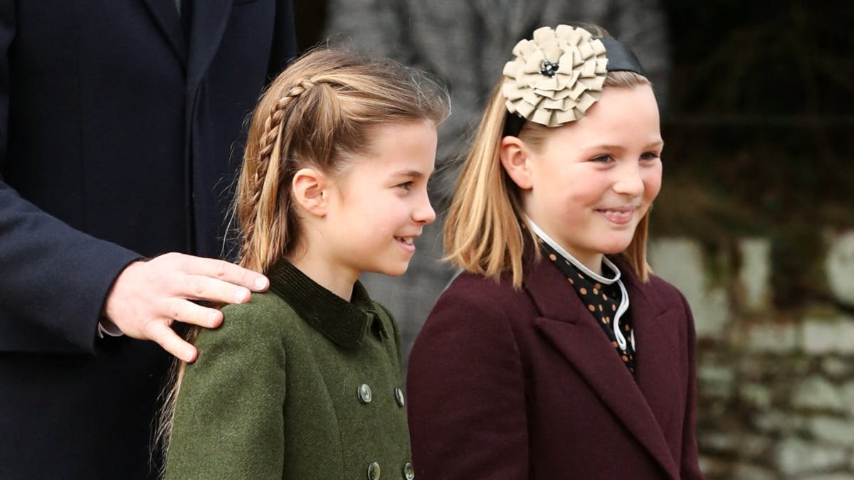 Også sidste år storhyggede prinsesse Charlotte sig med sin grandkusine Mia Tindall under julegudstjenesten.&nbsp;