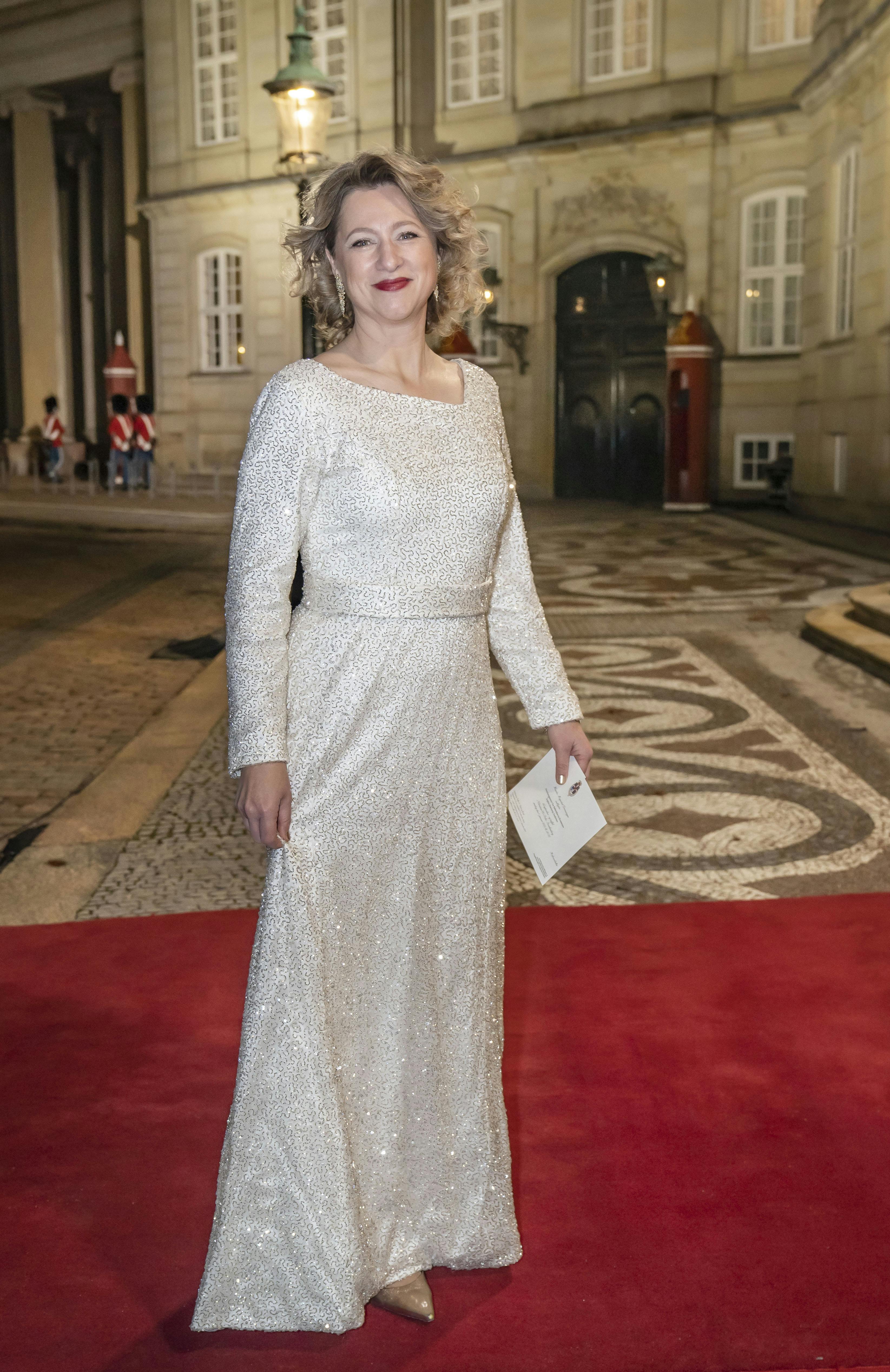 OPGAVE: Dronningen afholder nytårskur og -taffel for regeringen, Folketingets formand, repræsentanter for det officielle Danmark og HoffetHer: Indenrigs- og sundhedsminister Sophie LøhdeSTED: Christian VII's Palæ, AmalienborgJOURNALIST: Ulrik, Marianne, JanFOTOGRAF: Hanne Juul DATO: 20230101