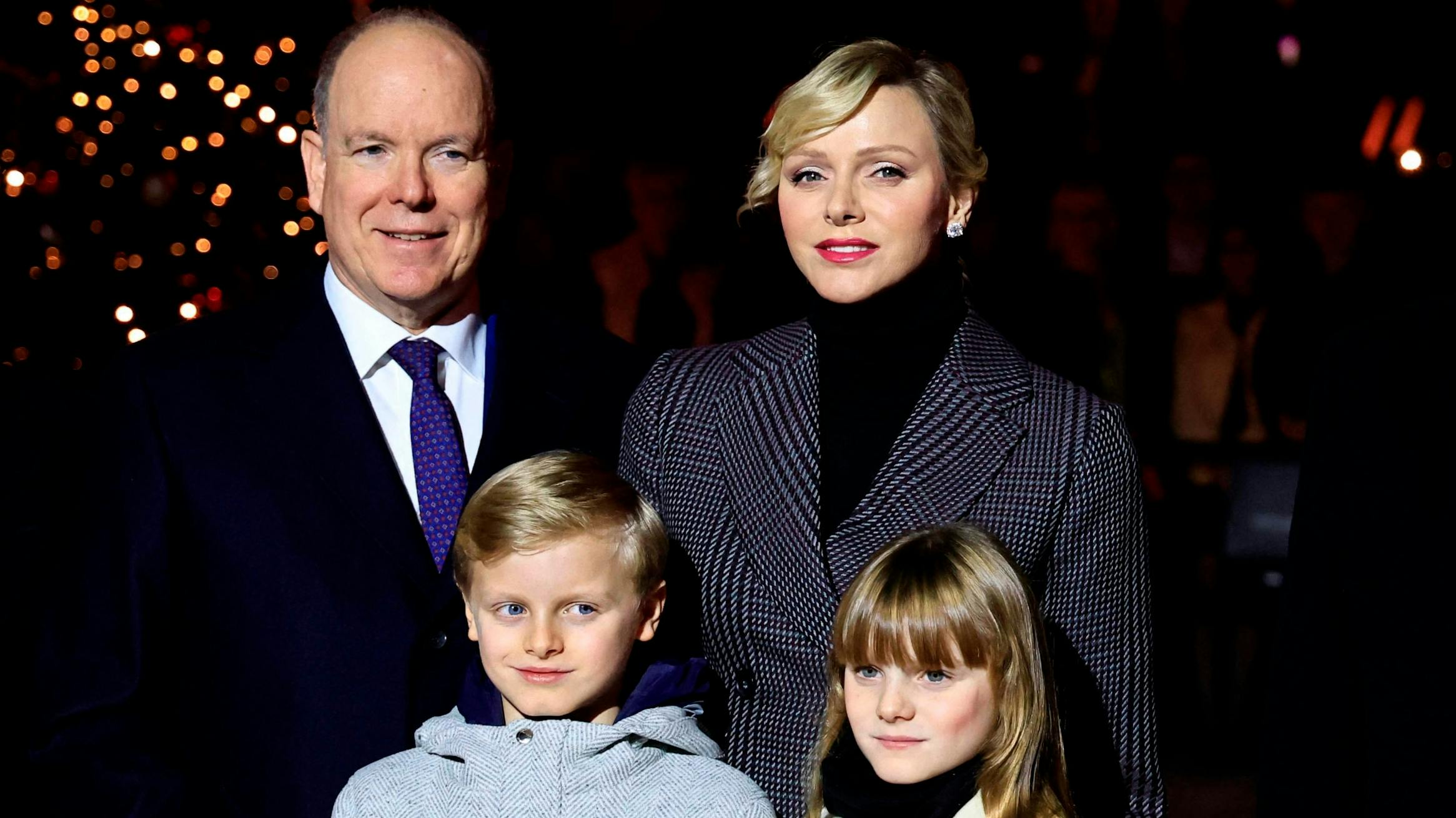 Fyrst Albert, fyrstinde Charlene, prins Jacques og prinsesse Gabriella.
