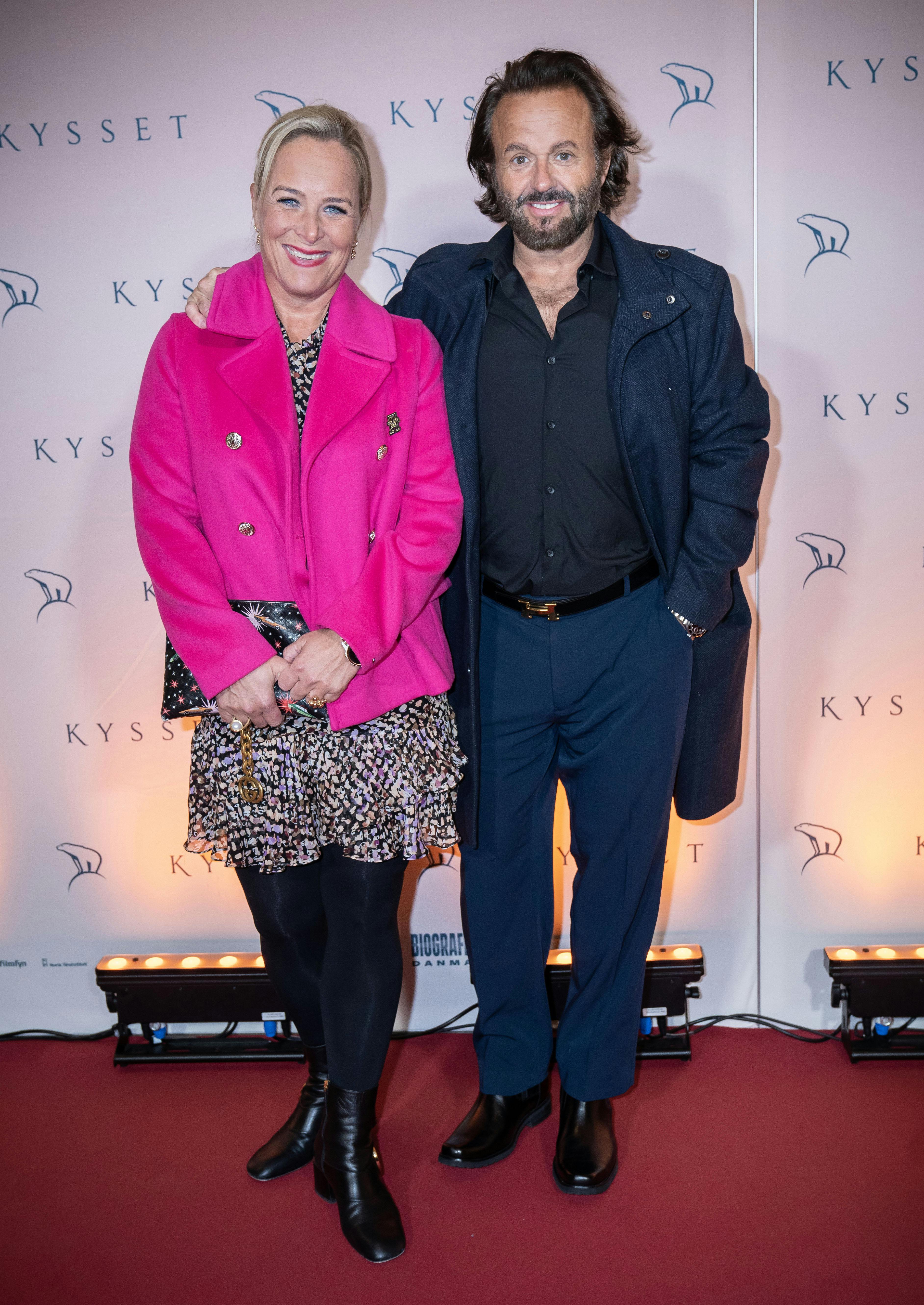 Elisabeth Dalsgaard med Dennis Knudsen på den røde løber til premiere på "Kysset".