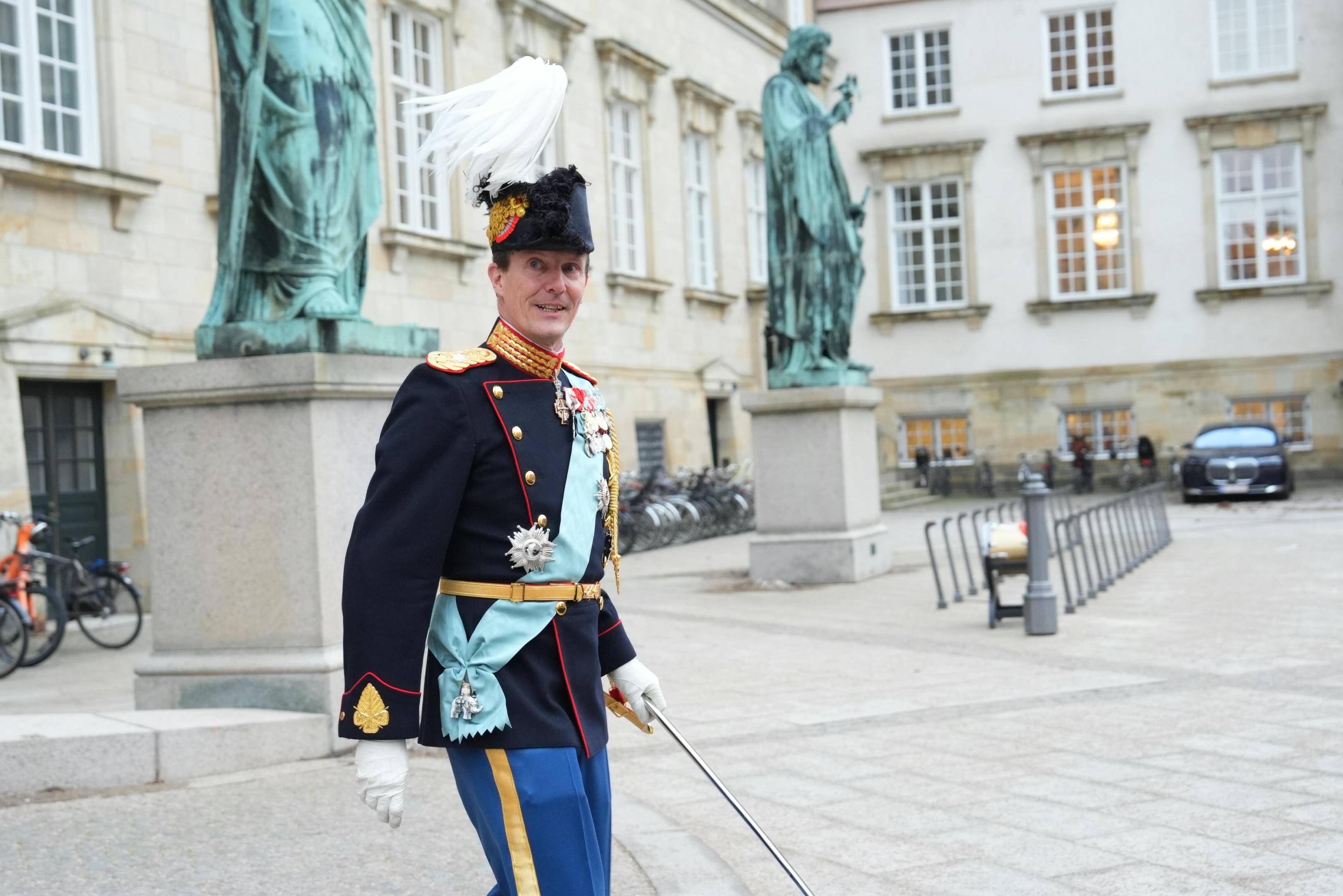 Prins Joachim forlader Christiansborg Slot.