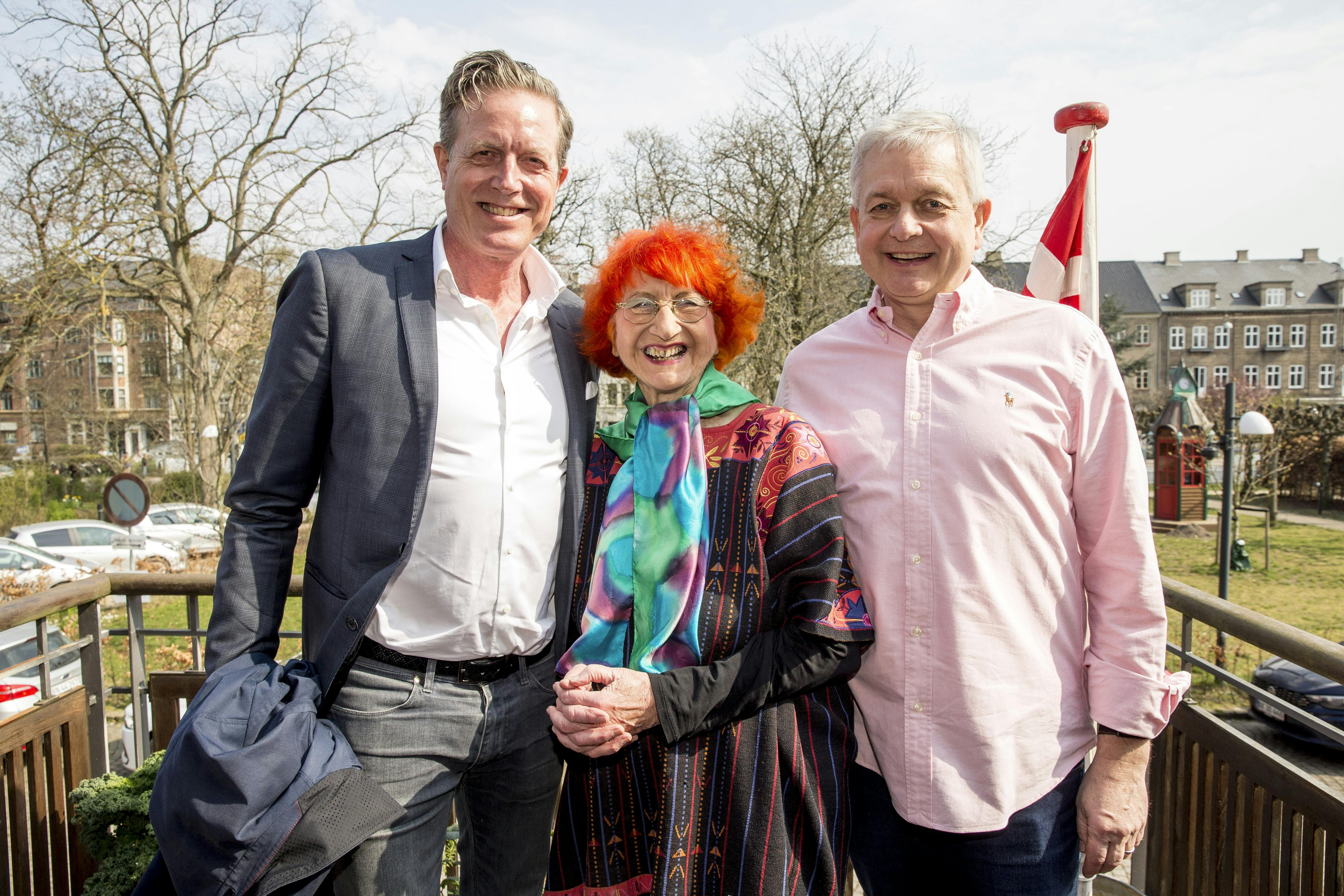 Jytte Abildstrøm med sønnerne Peter og Lars Mygind.