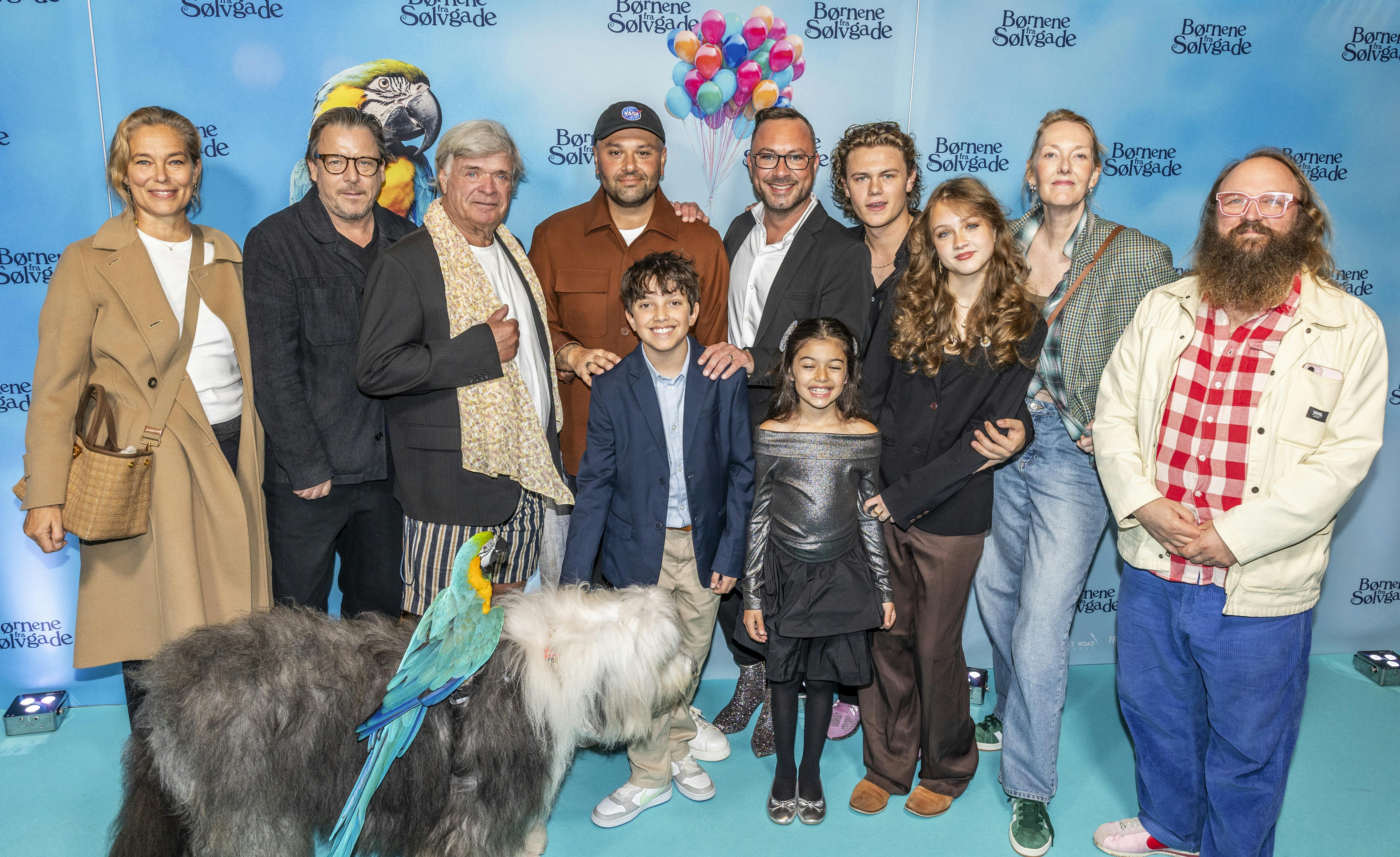 Ensemblet bag filmen "Børnene fra Sølvgade."