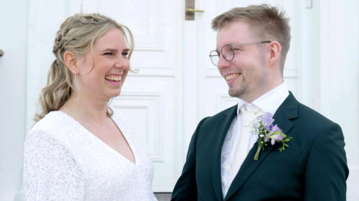 Sara og Nicklas ved deres bryllup i "Gift ved første blik". 