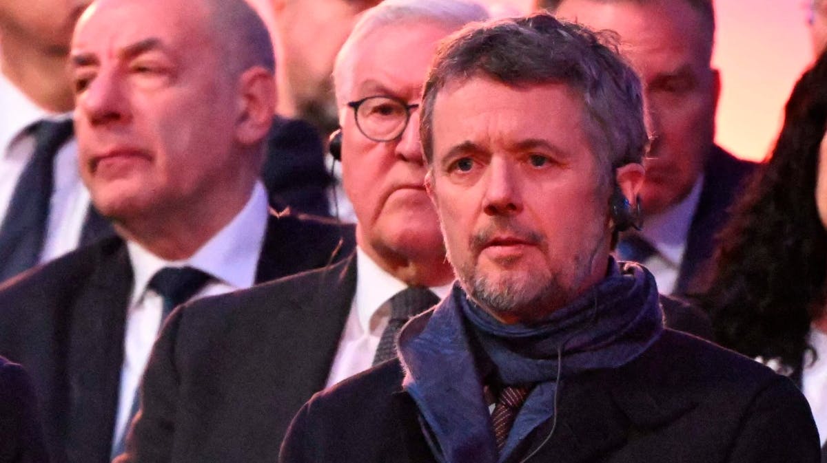 Kong Frederik ved markeringen i Polen mandag. 