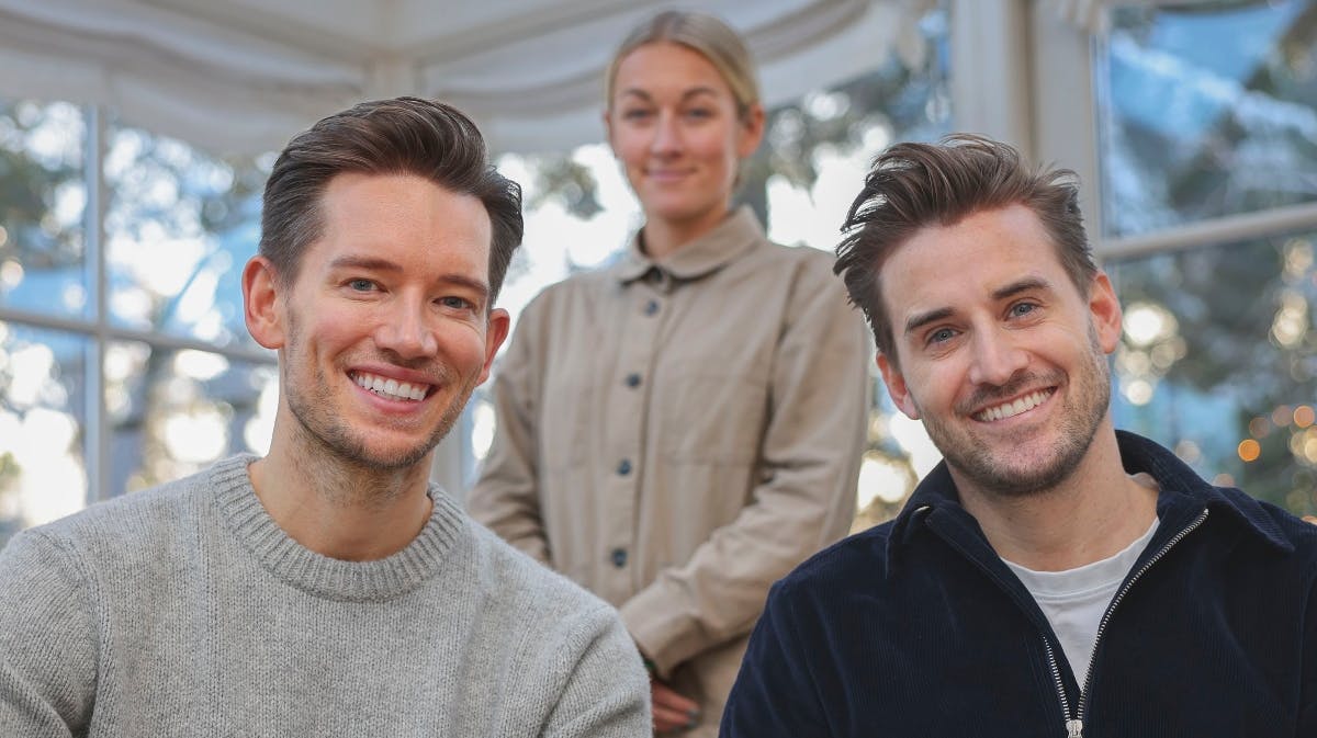 Morten Kjeldgaard, Frederik Haun samt graviditetsværten Nanna Myssing Brandt i baggrunden. 