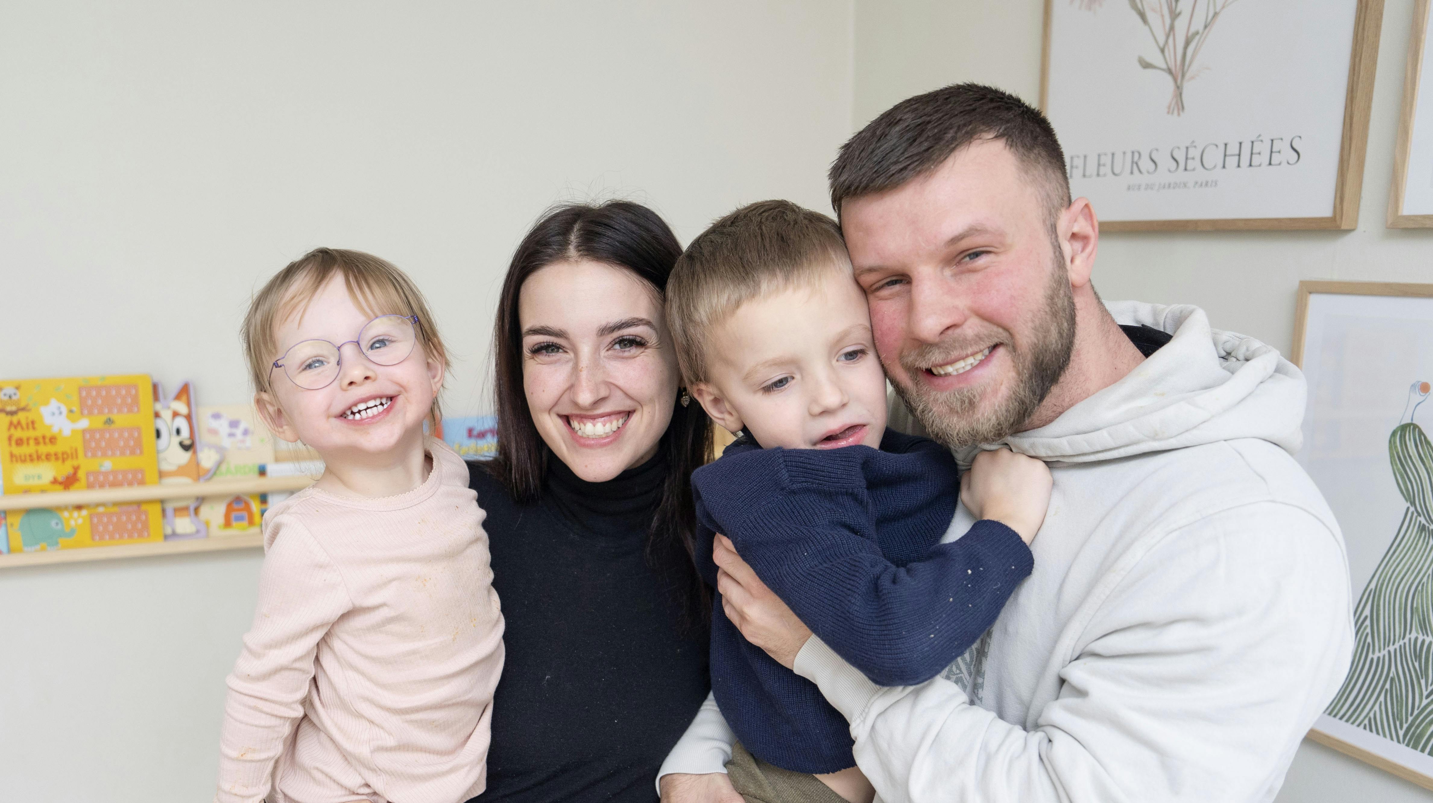 Den lille familie fra "Årgang 20", der består af Asta, Maria, Louie og Daniel.