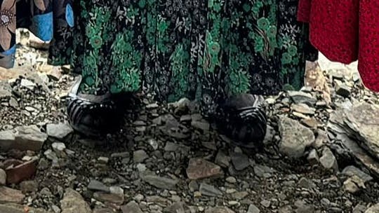 Sommersandalerne er ikke ligefrem ideelle i sne og minusgrader.