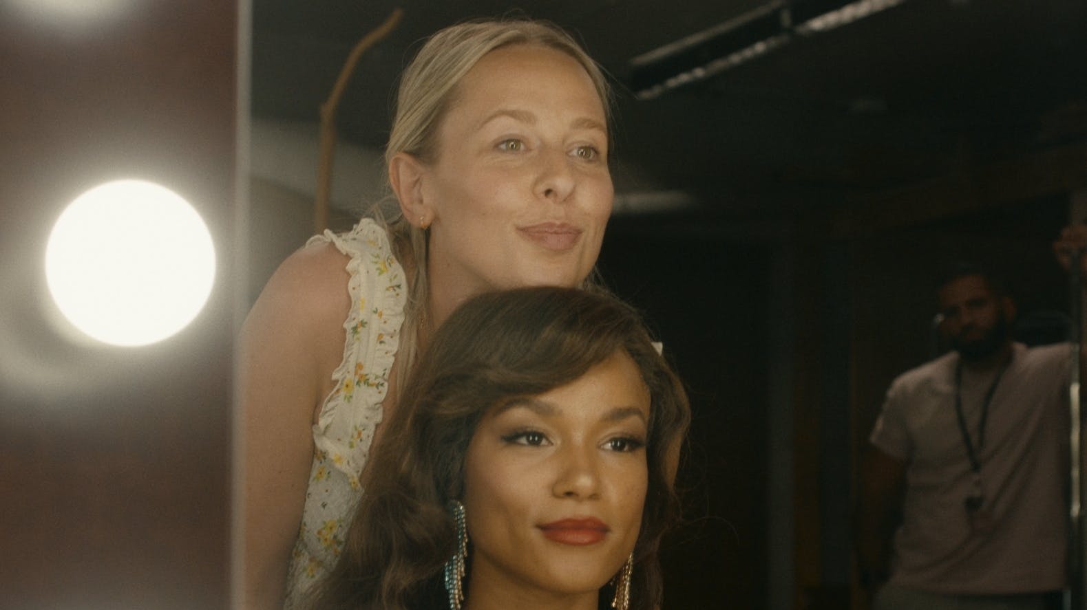 Mathilde Passer som Mona i "Sommerdahl".