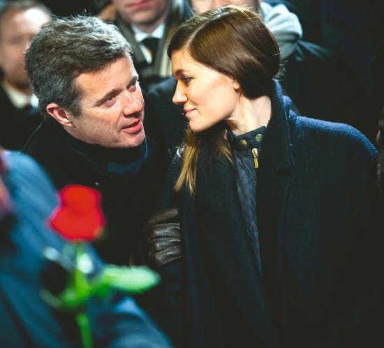 Kronprins Frederik taler med Pernille Rosendahl.