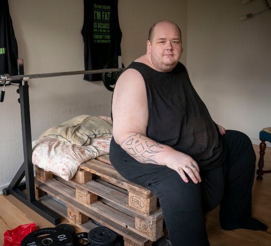 Stor mand-Stefan må styrketræne igen.