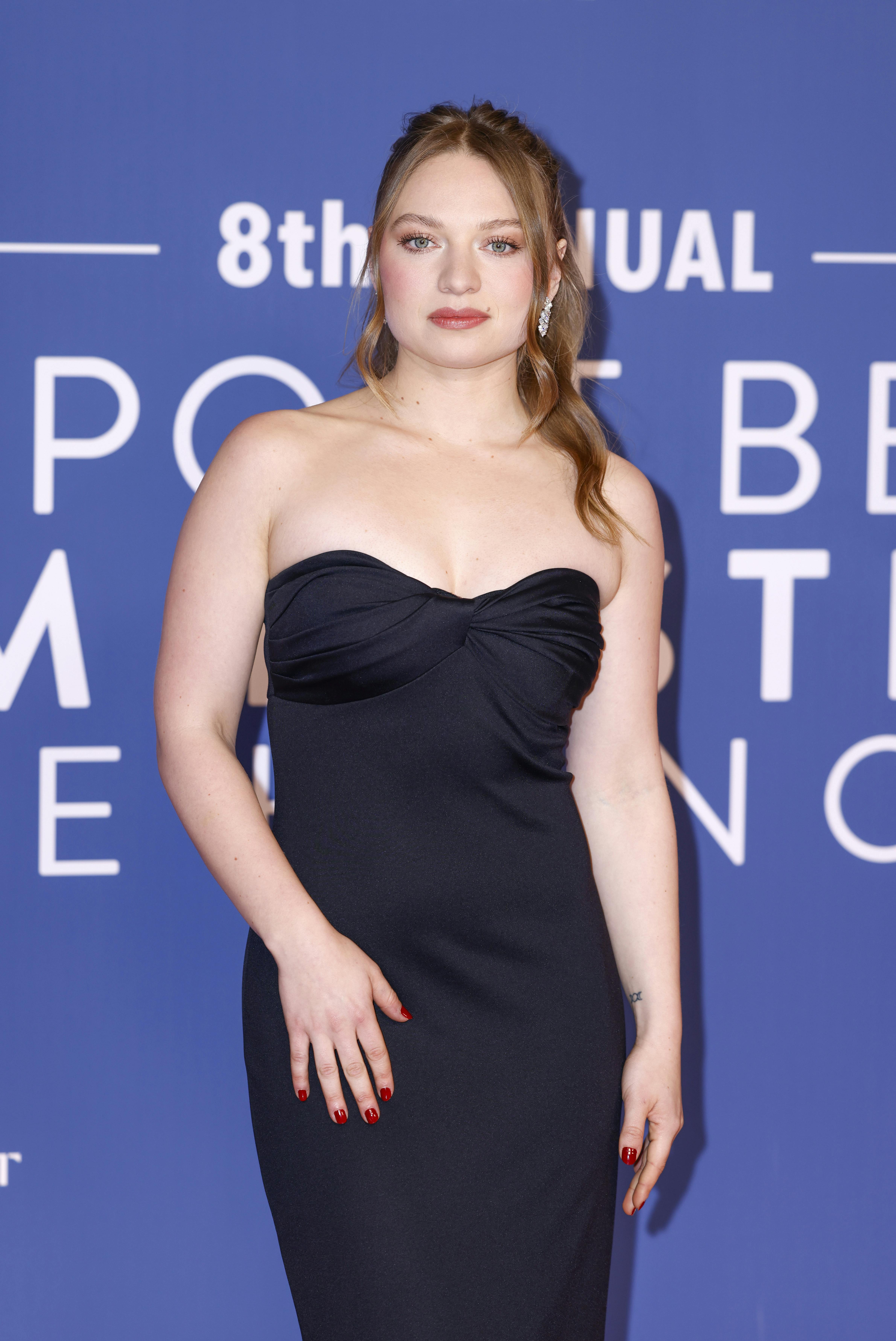 Mia Threapleton til Newport Beach Film Festival.