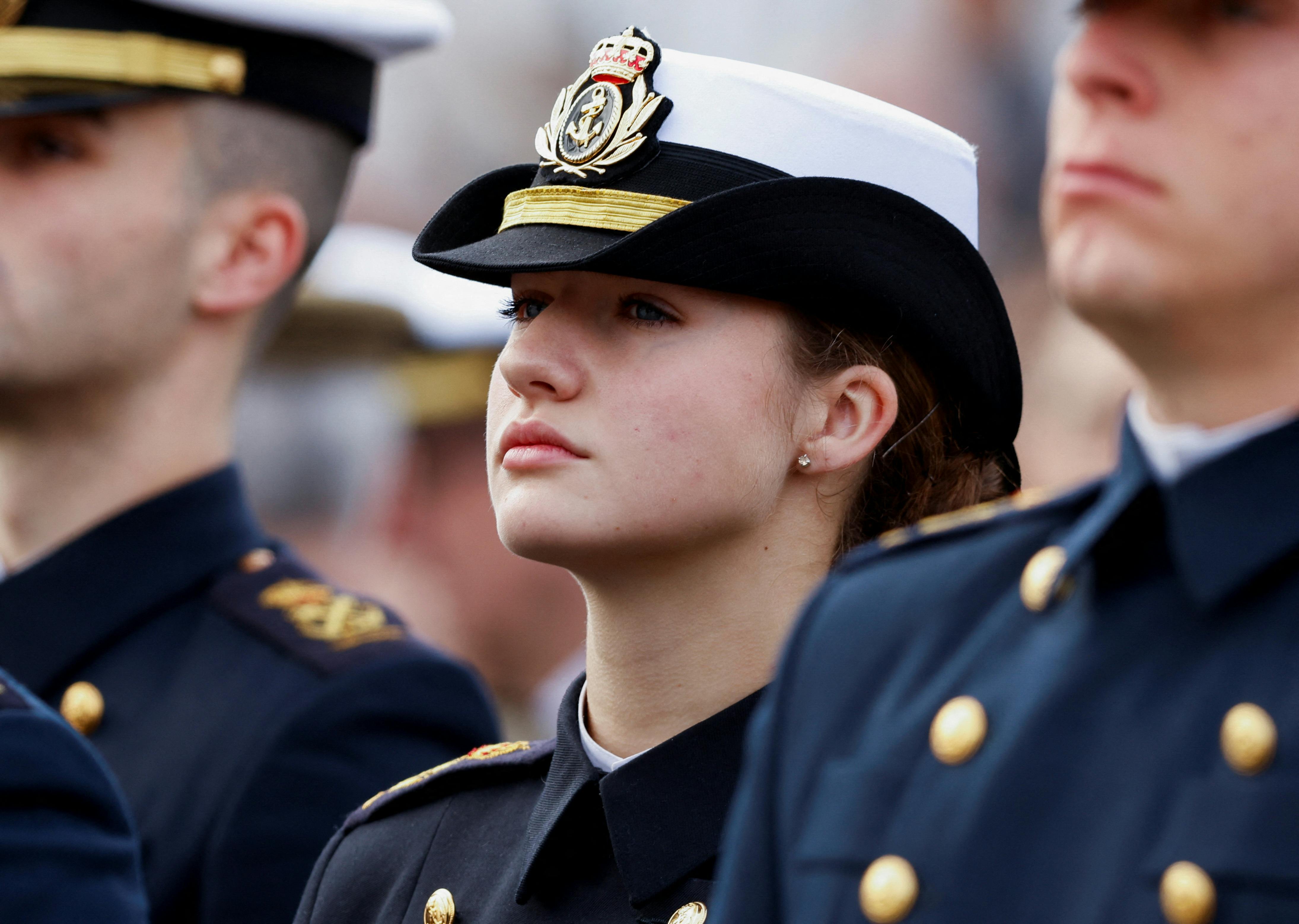Prinsesse Leonor i fuld uniform.