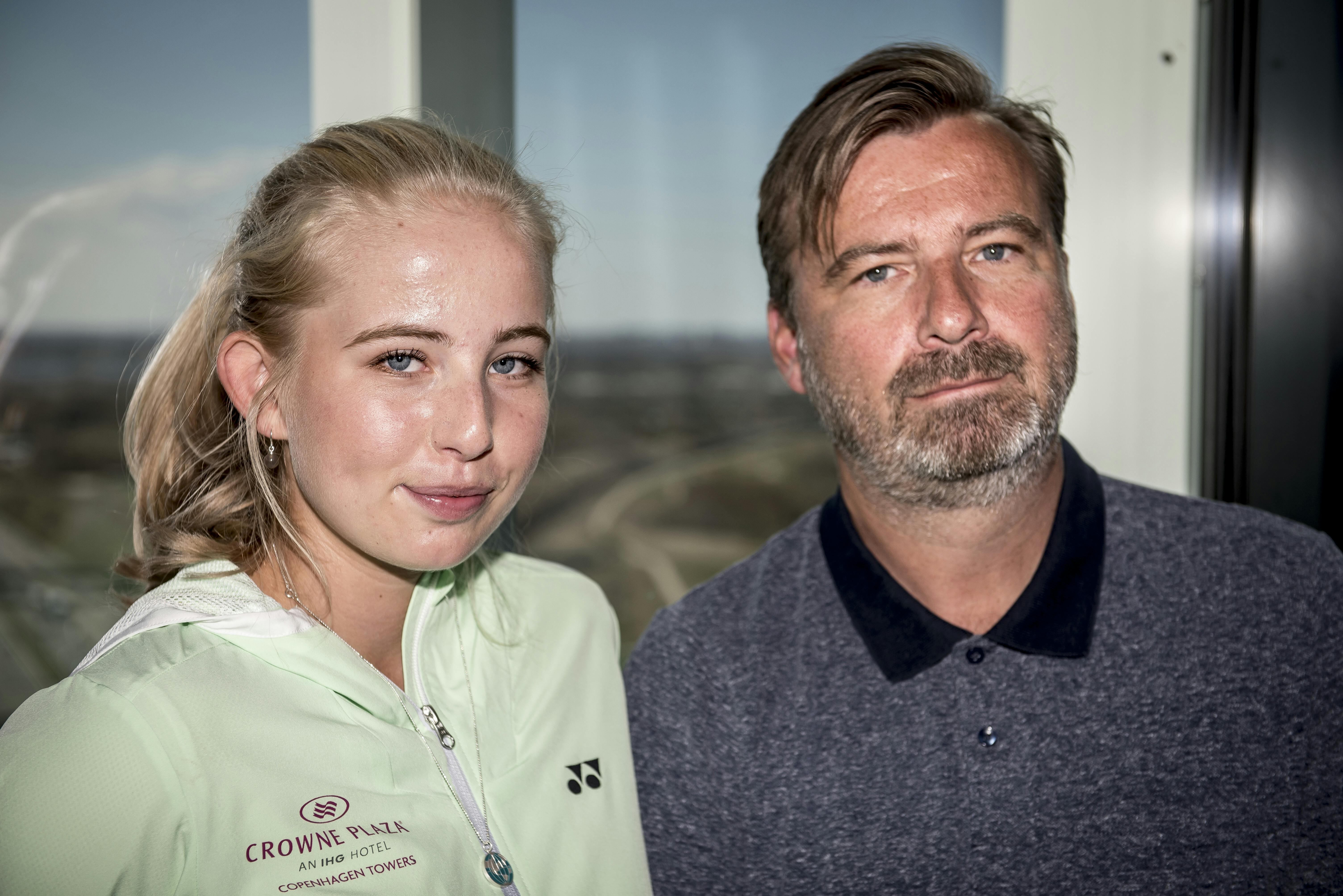 Clara Tauson med far Søren Tauson i 2019.