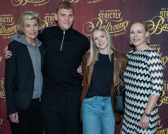 Sebastian Bull med sin mor Ruth(tv) og Asta Björk med sin mor, Hilda.