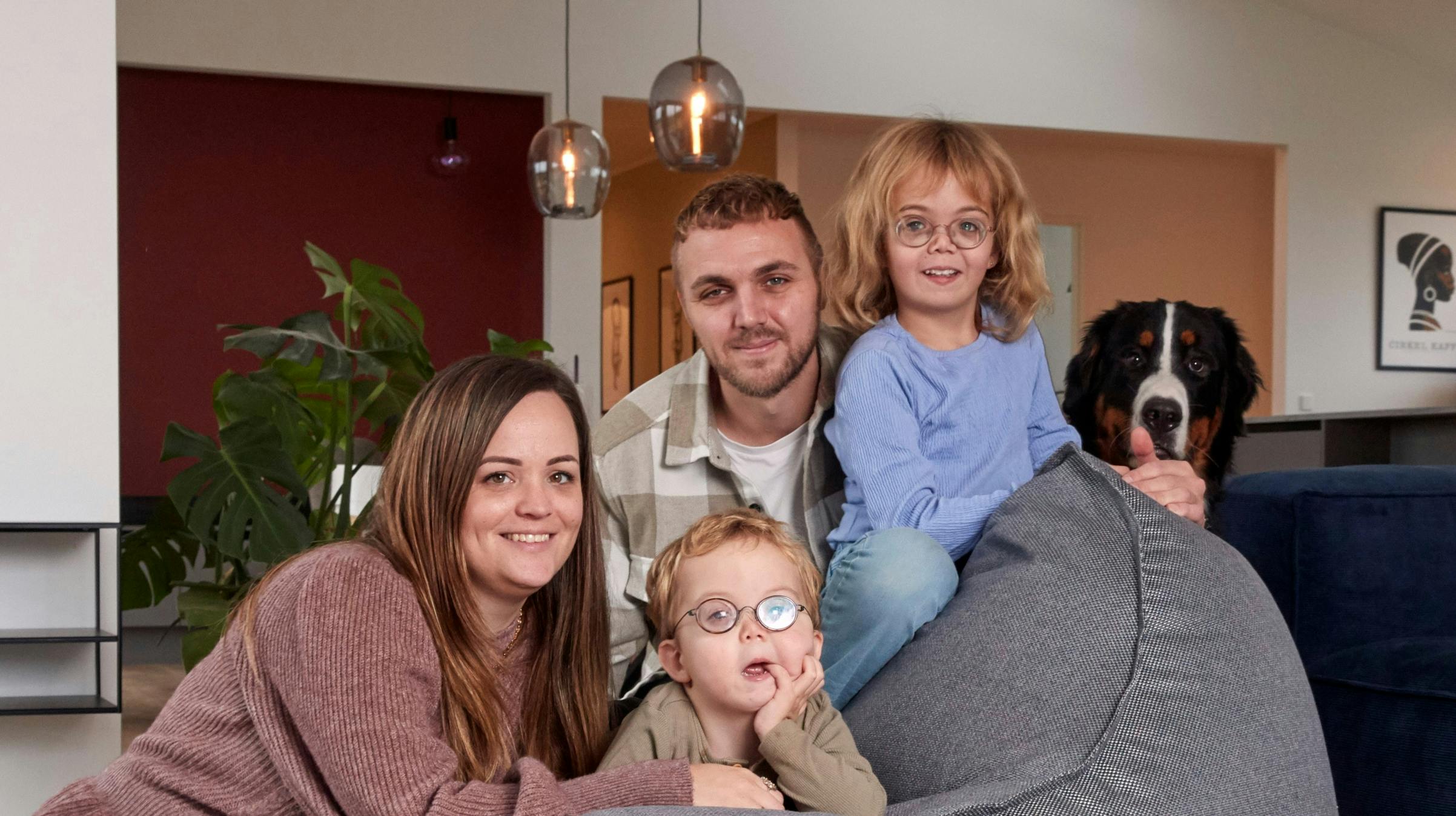 Karina, Noor, Nalina og Kasper - og familiehunden Otto.