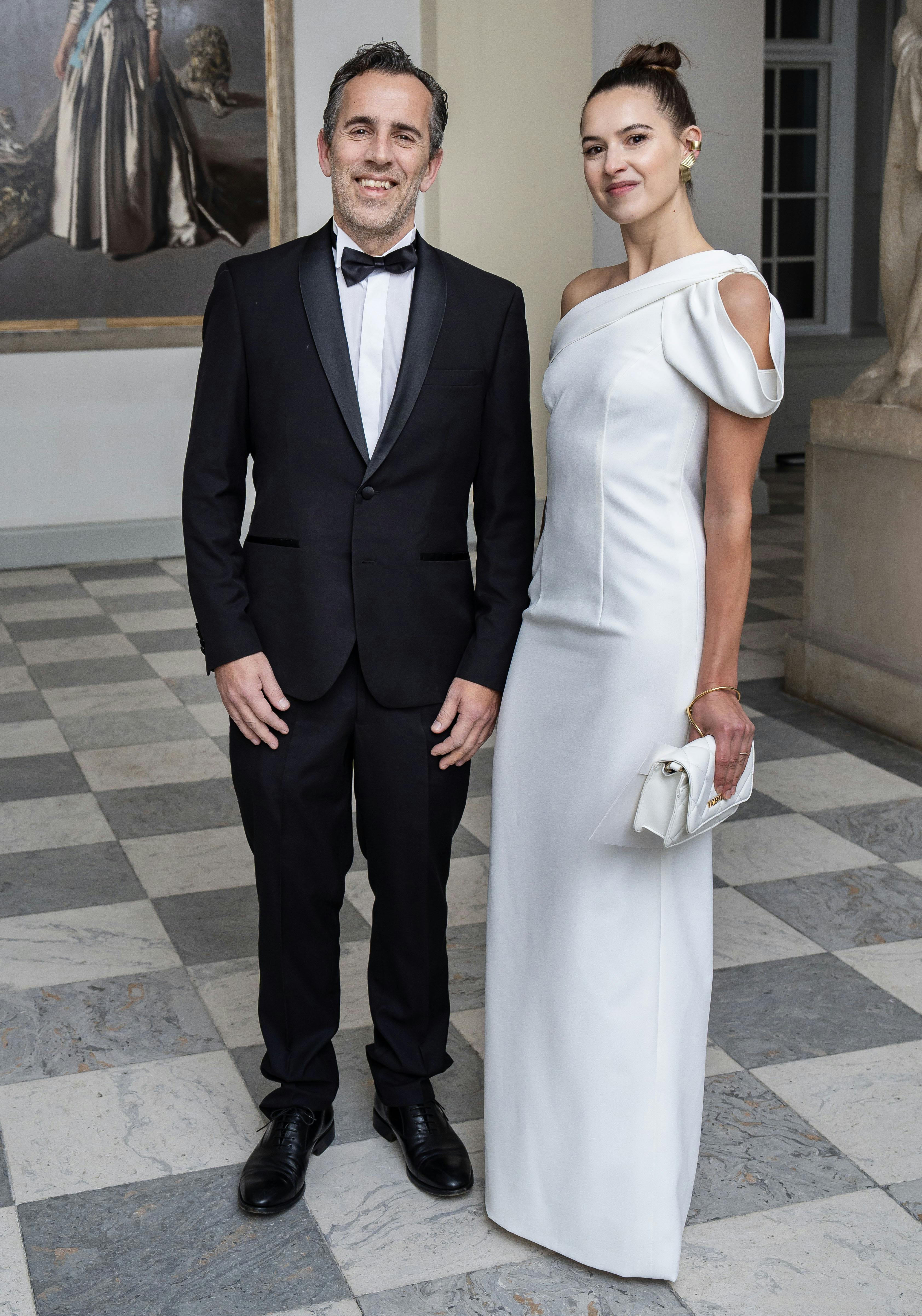 OPGAVE: Kongeparret afholder Aftenselskab for kunst og kultur. POOL 1 A Ankomster i Drabantsalen.STED: Christiansborg slot JOURNALIST: Marianne Singer, Ulrik Ulriksen, Jan KörnerFOTOGRAF: © Hanne Juul/ Aller Foto & VideoDATO: 20250228