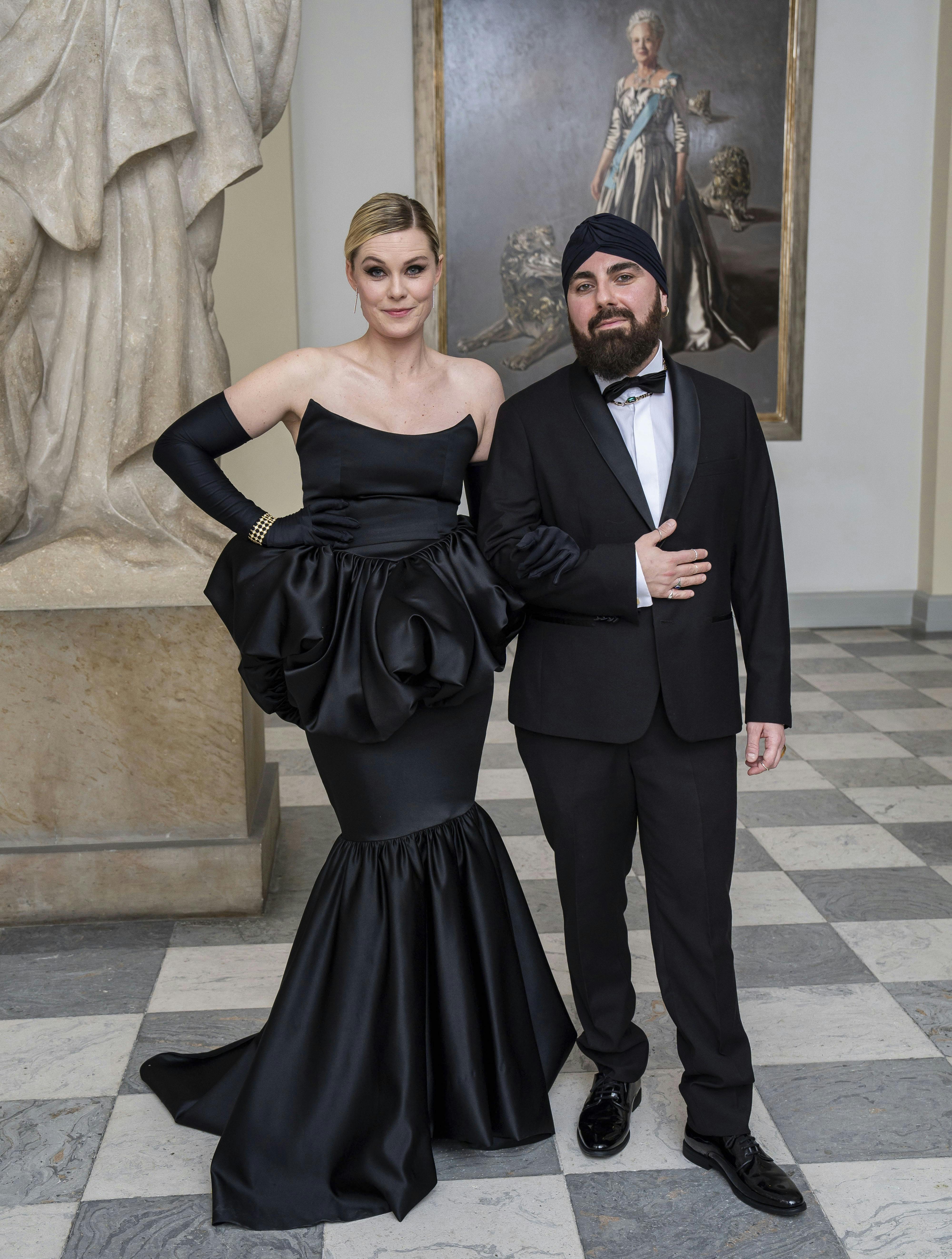 OPGAVE: Kongerparret afholder Aftenselskab for kunst og kultur. POOL 1 A Ankomster i Drabantsalen.STED: Christiansborg slot JOURNALIST: Marianne Singer, Ulrik Ulriksen, Jan KörnerFOTOGRAF: © Hanne Juul/ Aller Foto & VideoDATO: 20250228