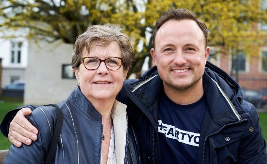 Thomas Evers Poulsen med sin mor Jonna.