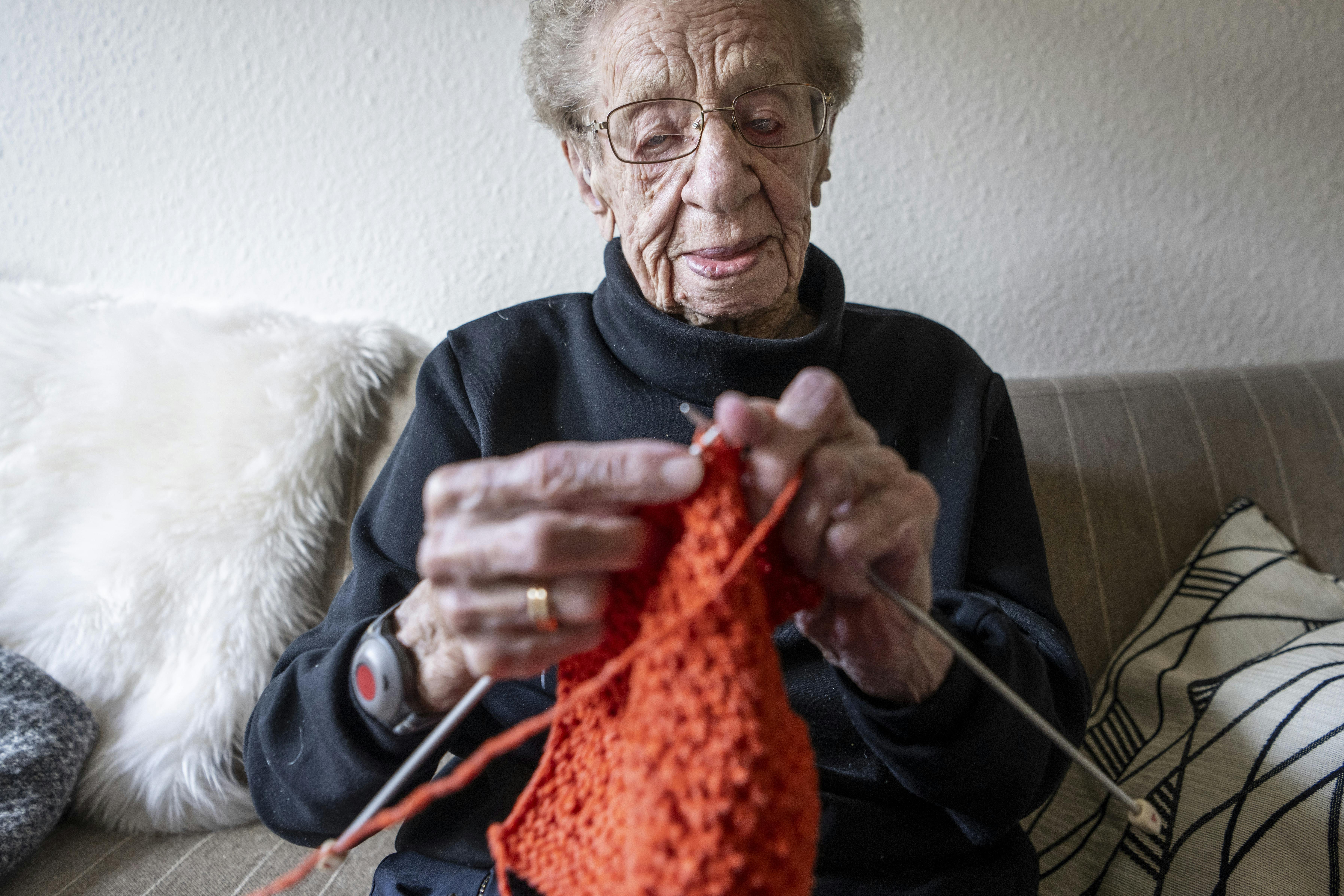 Kirsten Schwalbe fotograferet i hendes hjem i Struer torsdag den 6. marts 2025. Kirsten Scwalbe er Danmarks ældste og fylder 111 år mandag den 10. marts 2025. (Foto: Morten Stricker/Scanpix 2025)