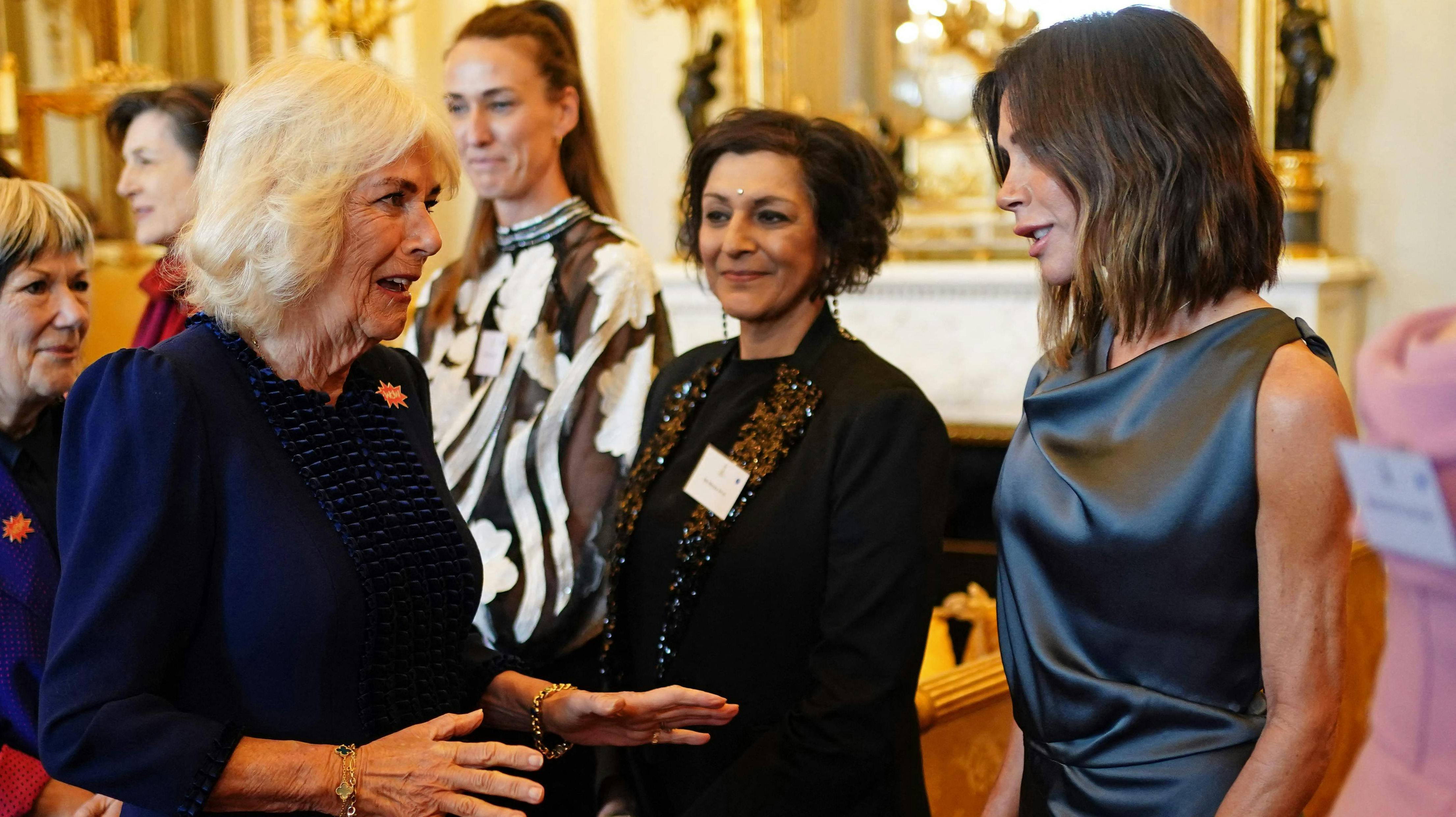 Dronning Camilla og Victoria Beckham.