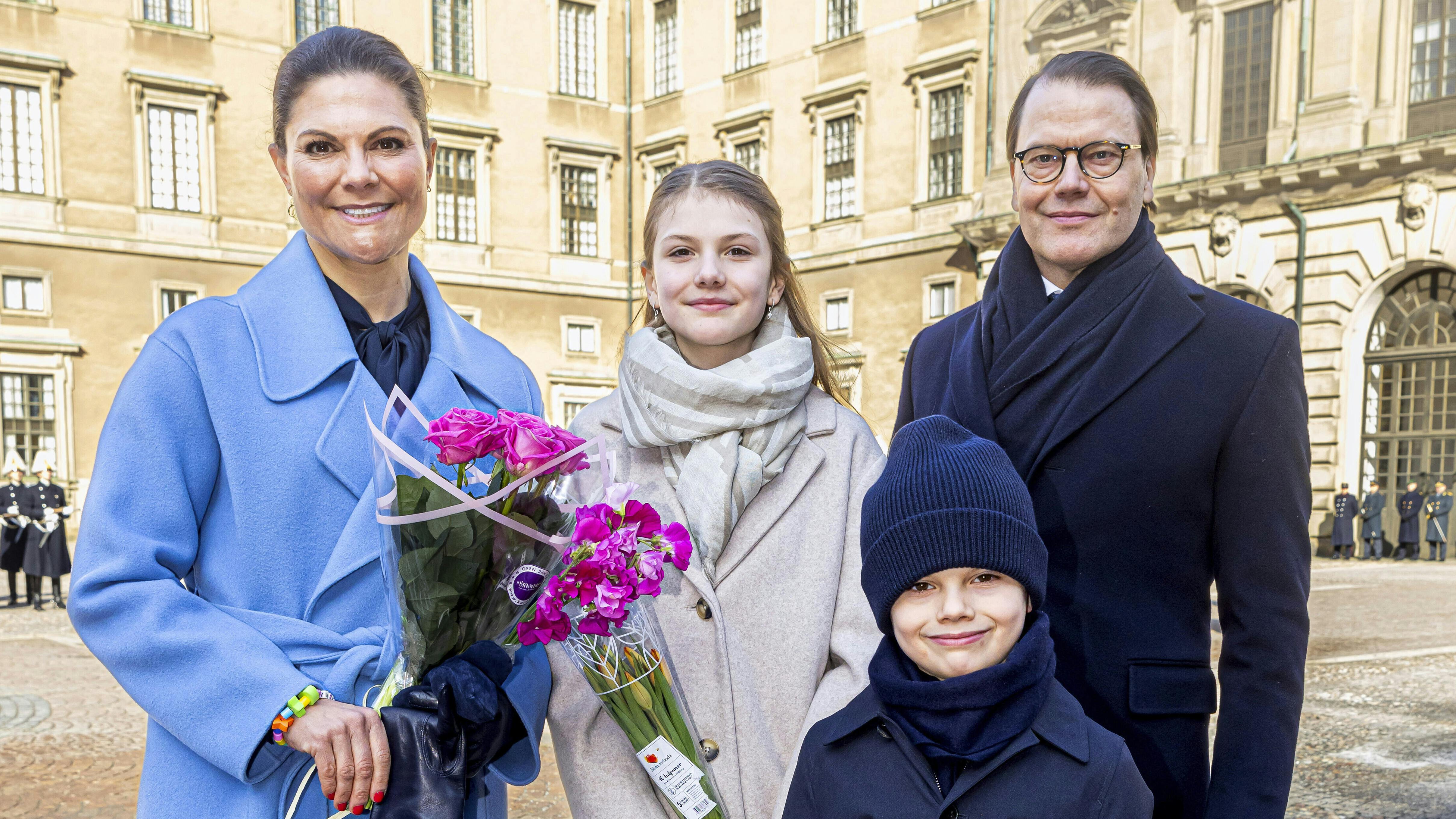 Kronprinsesse Victoria, prinsesse Estelle, prins Oscar og prins Daniel til Victorias navnedag i 2024.&nbsp;