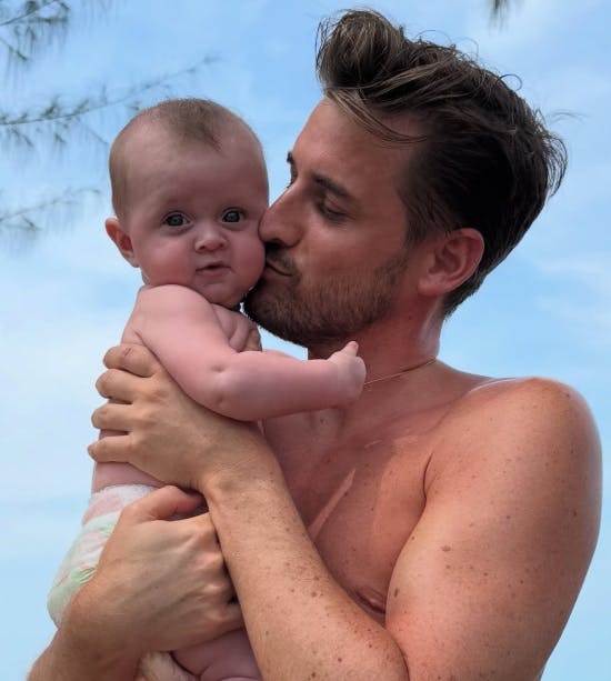 Frederik Haun med datteren Emma.
