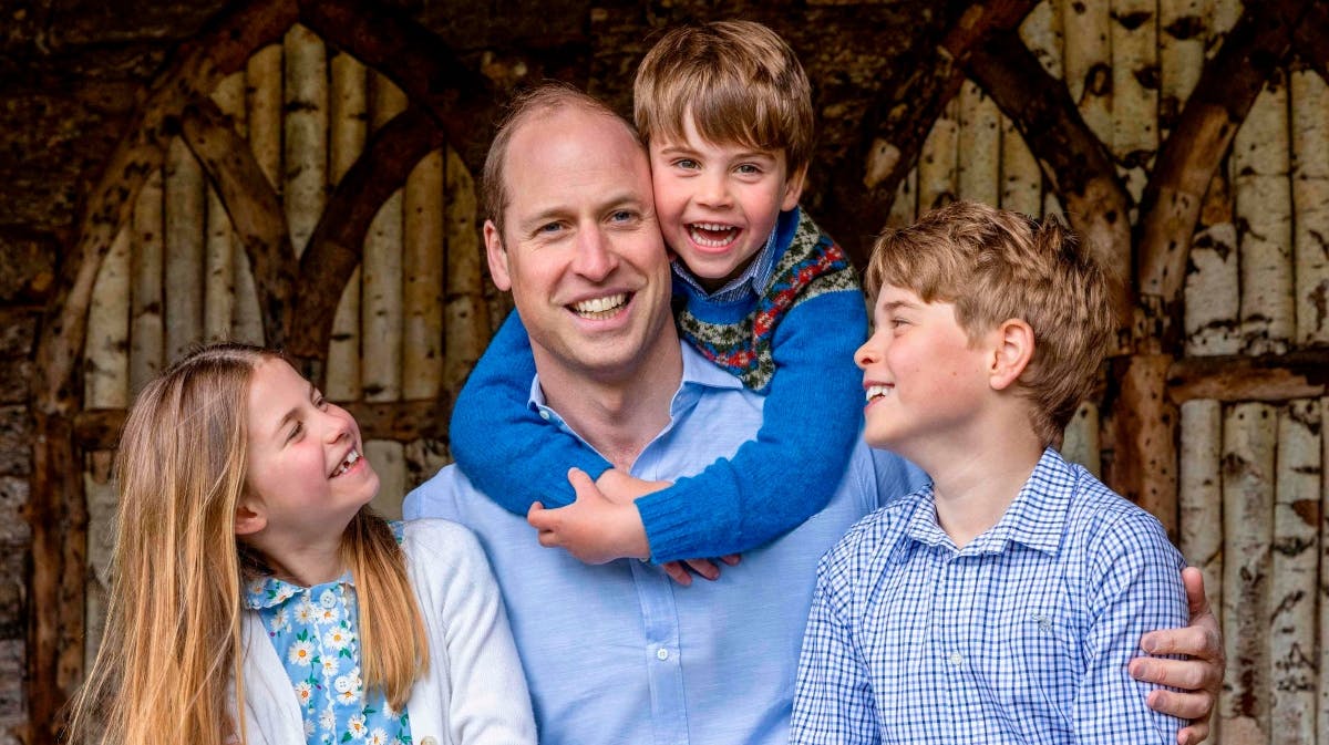 Prins William med prins George, prinsesse Charlotte og prins Louis