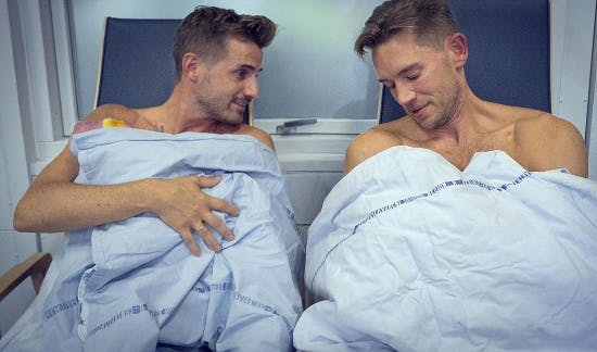 Morten Kjeldgaard og Frederik Haun med tvillingerne.