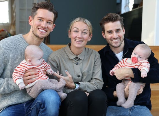 Morten Kjeldgaard, Nanna Brandt og Frederik Haun med tvillingerne.