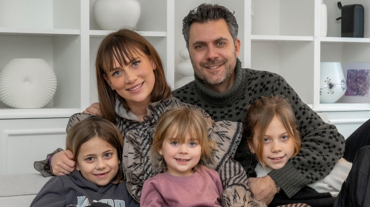 Lisbeth og Christian fra "Årgang 20" med deres tre børn