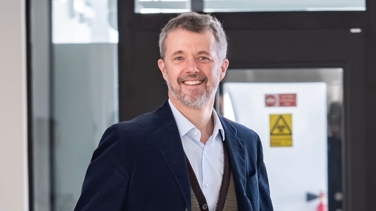 En veloplagt kong Frederik under onsdagens besøg.