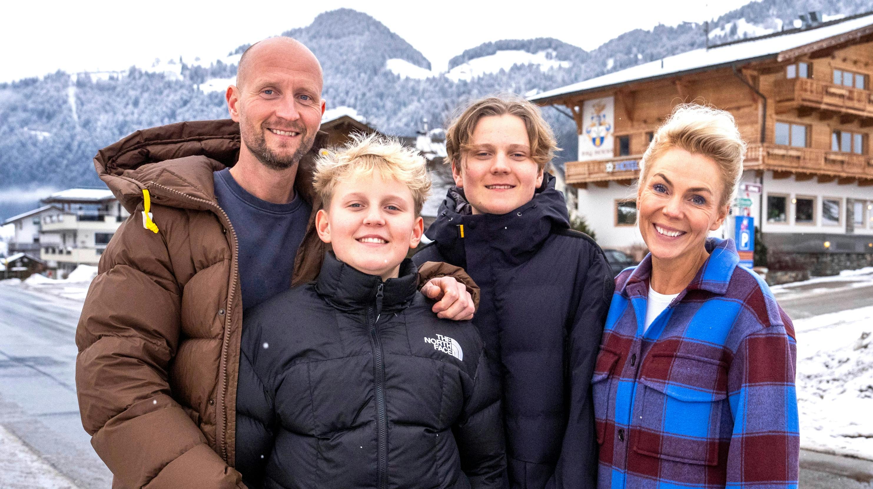 Lene Beier og manden Anders Beier sammen med sønnerne Arthur på 16 år og 13-årige Otto.