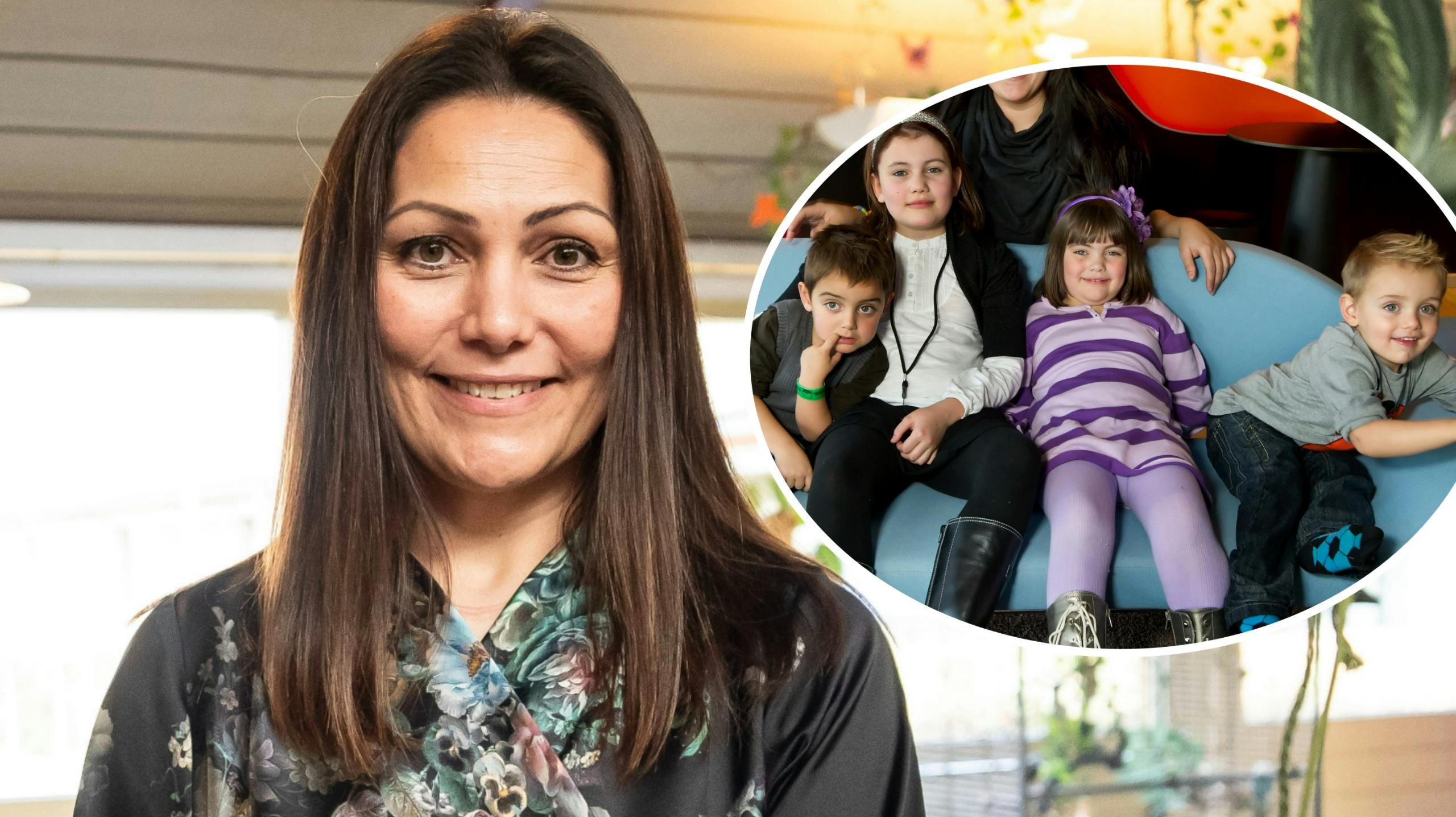 Christina Siguenza fra "Årgang 0" med fire af sine børn.