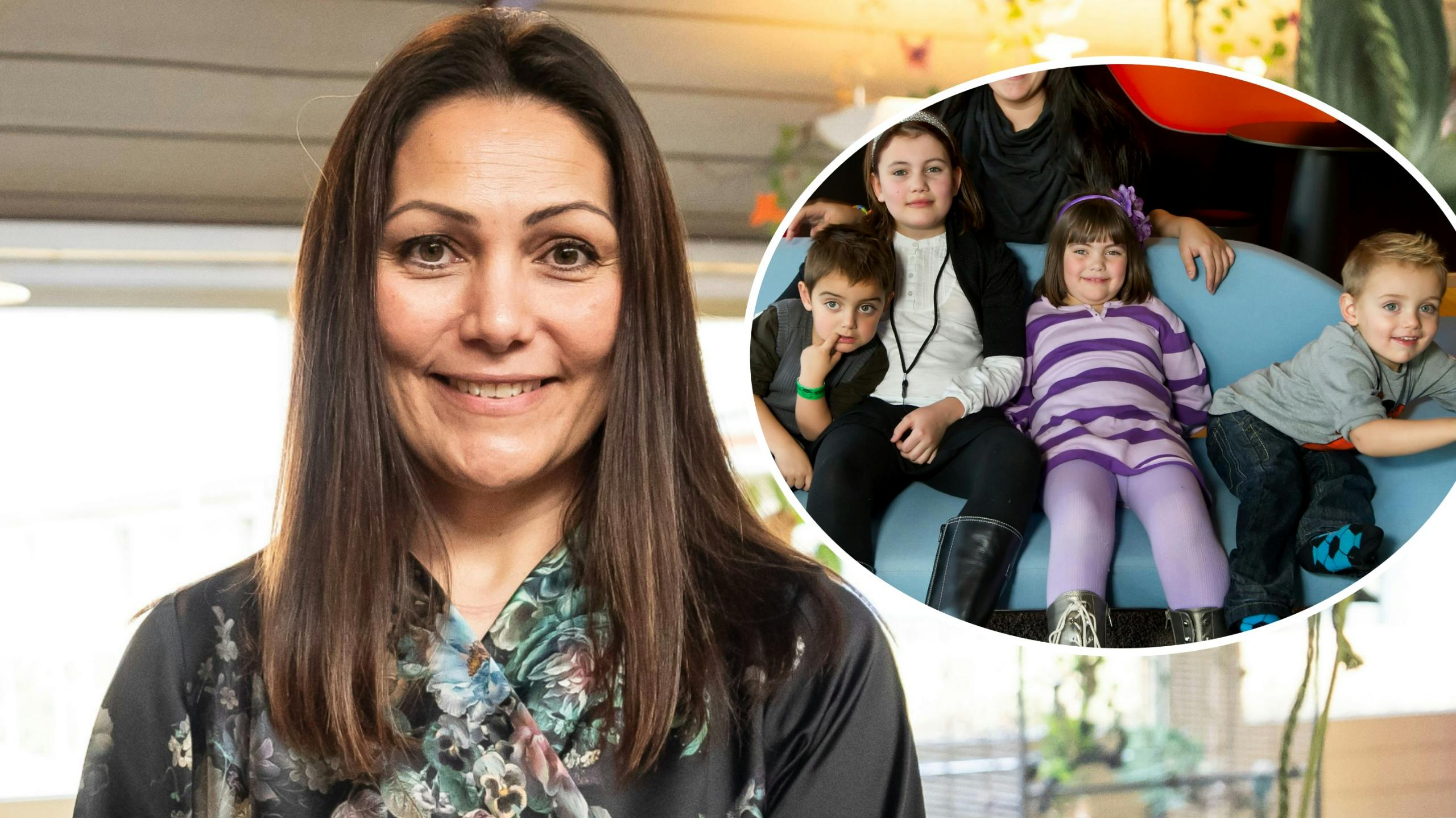 Christina Siguenza fra "Årgang 0" med fire af sine børn.