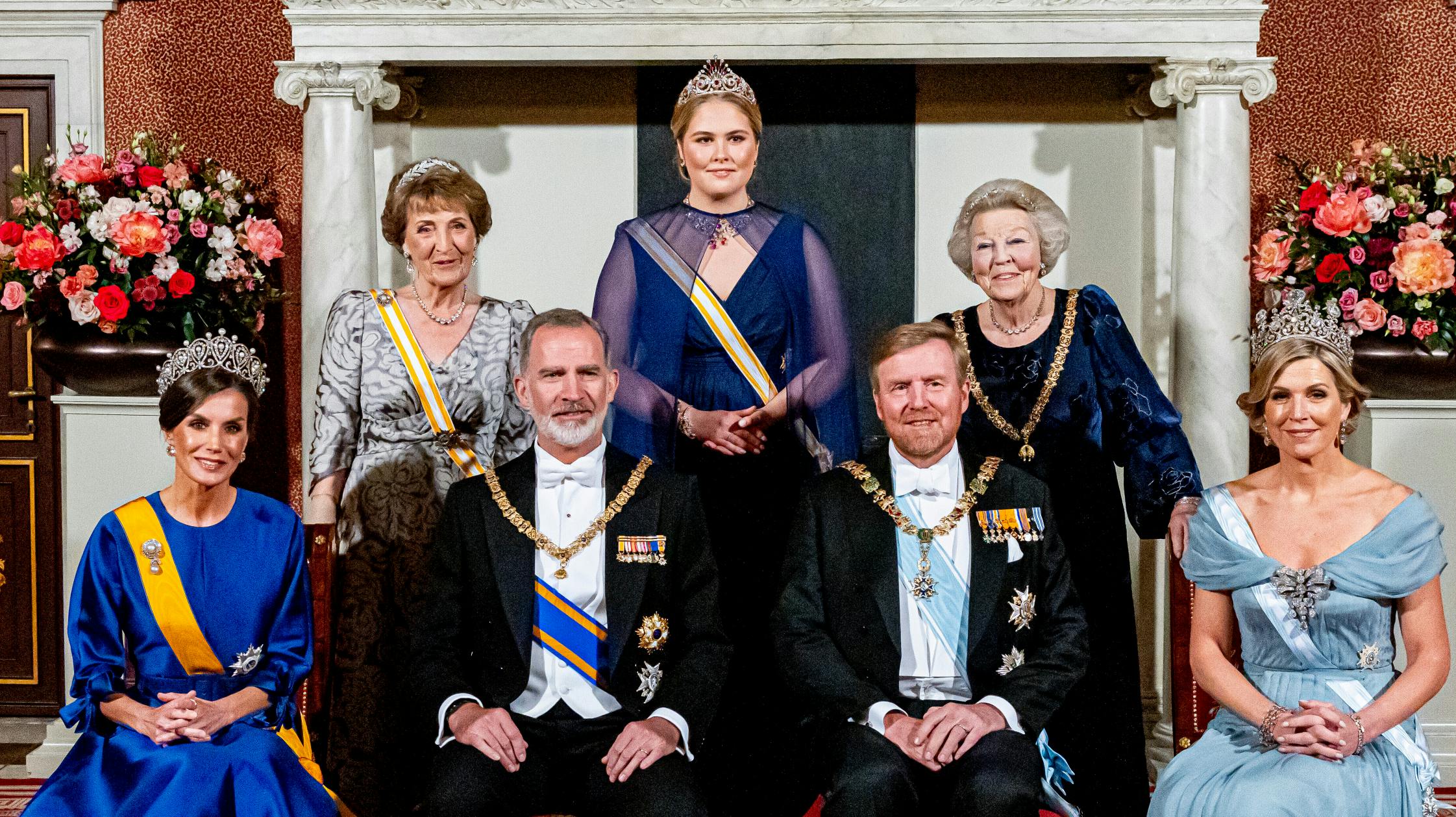 Prinsesse Margriet ses her øverst til venstre.