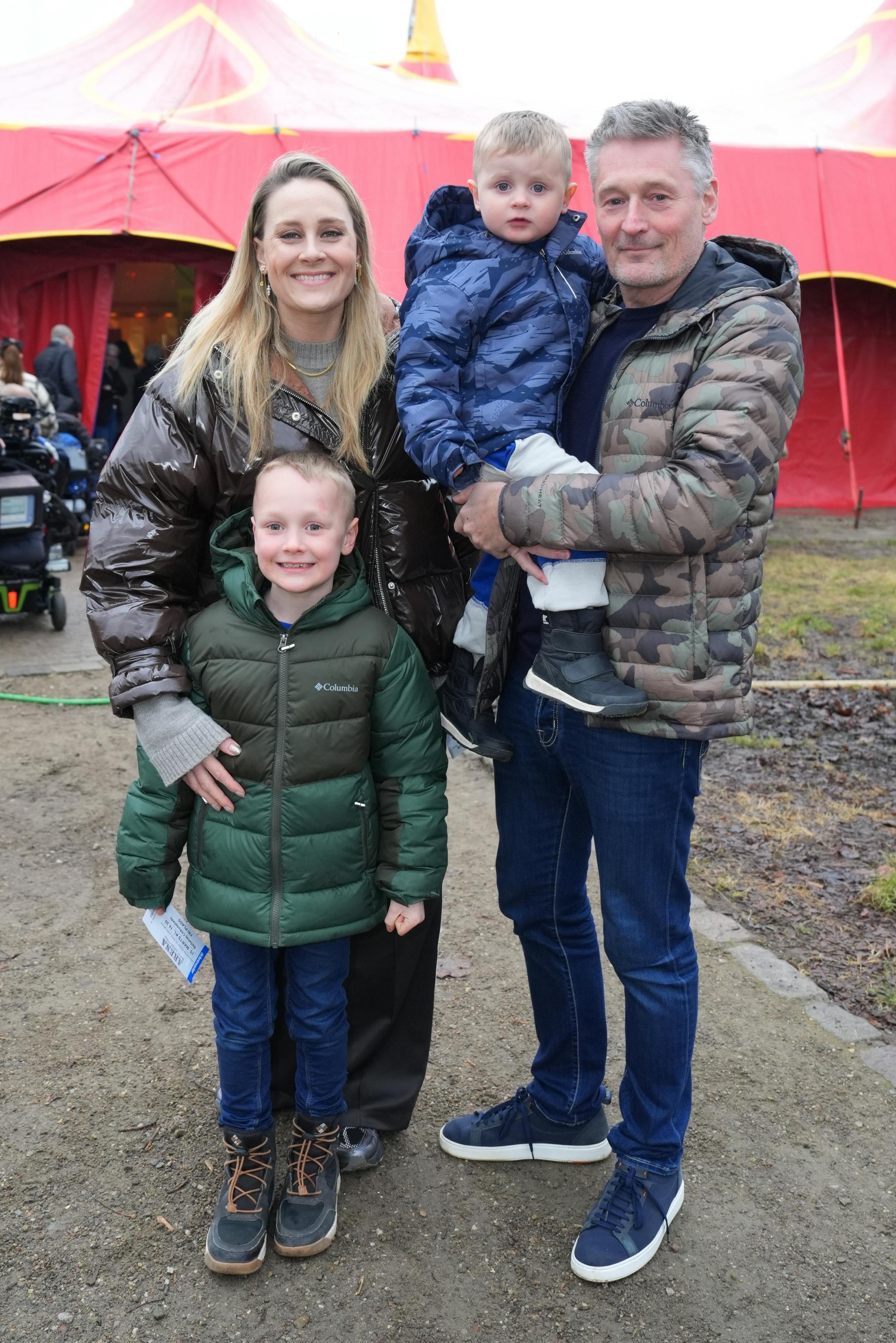 Kendte gæster med familier til premieren på Cirkus Arena