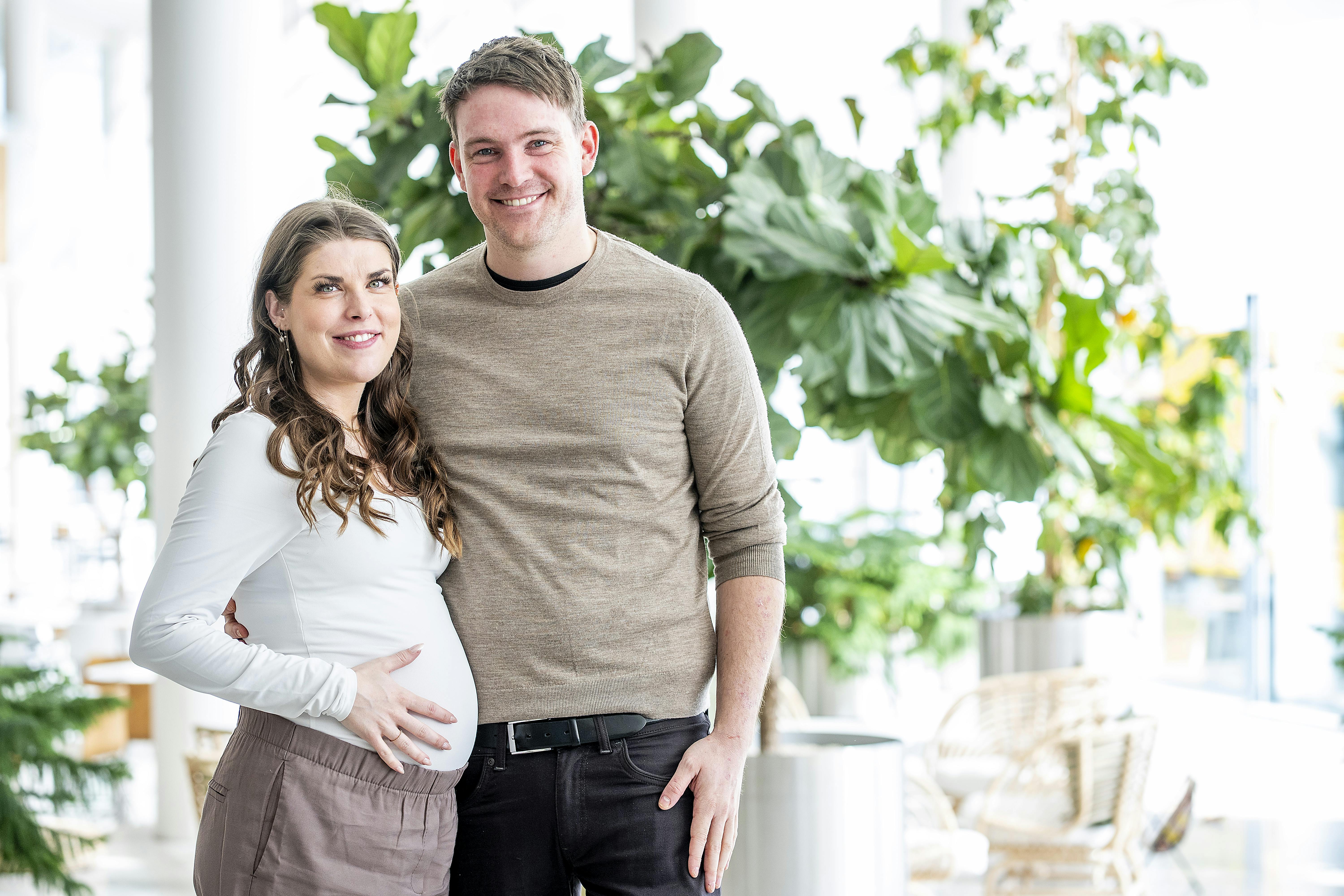 BB får besøg af Anders og Emilie fra Kærlighed hvor kragerne vender.