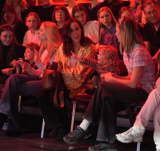 Thomas Blachmans forlovede Julia Werup med børnene Zac og Tora.