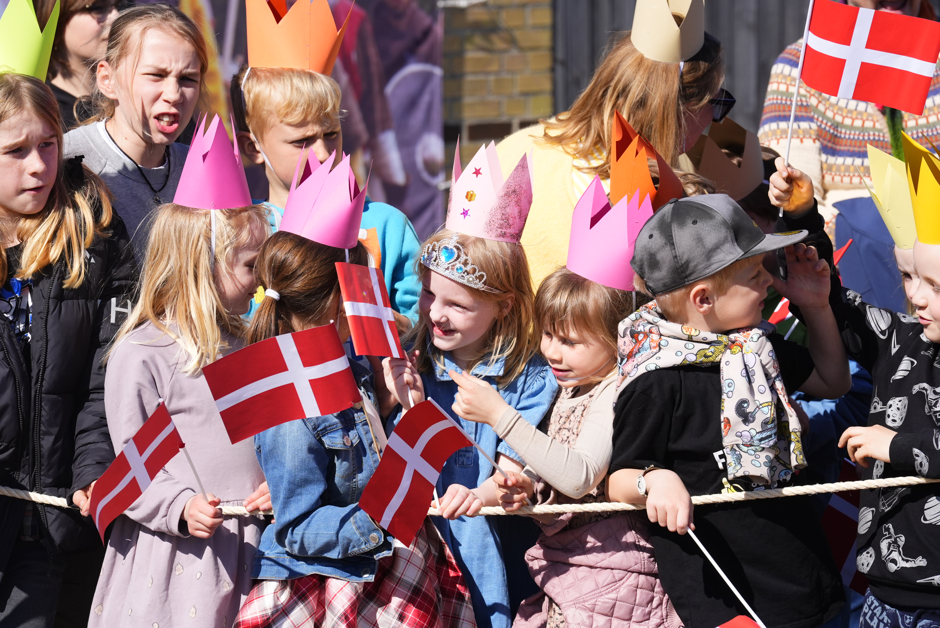Dronning Margrethe deltager i genindvielsen af Langhuset på Trelleborg.
