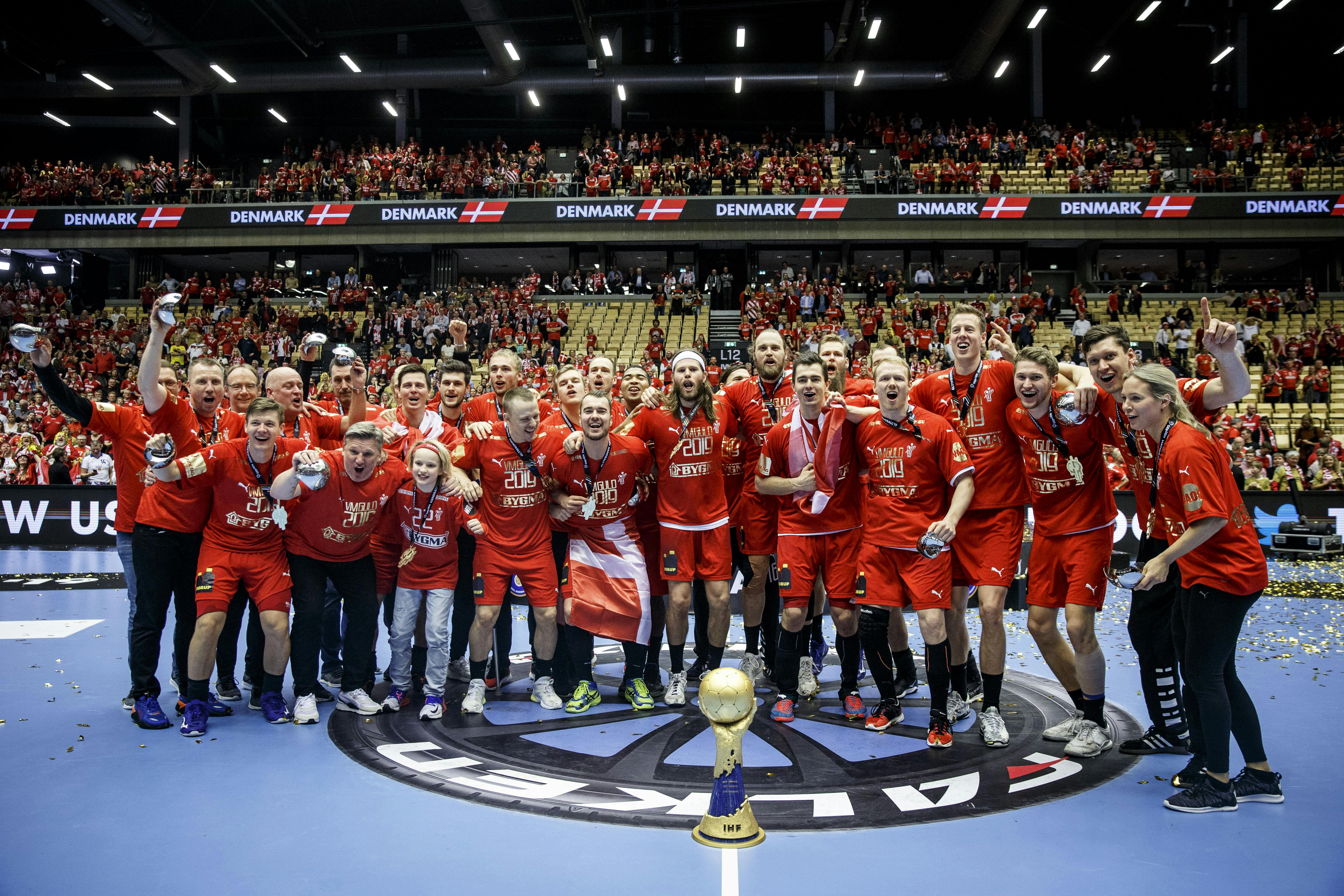 Håndboldherrerne jubler efter triumfen i 2019.