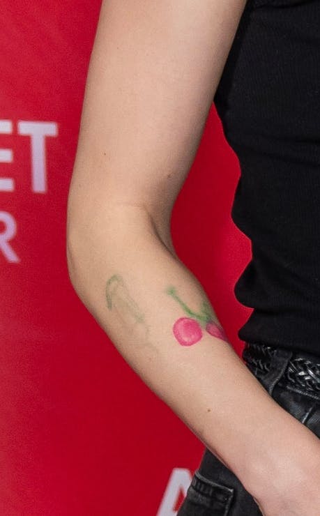 Tegningerne på Neel Rønholts arm.