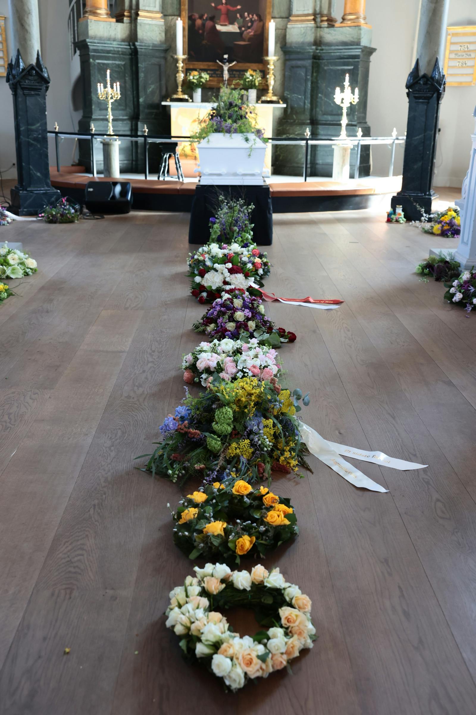 Blomster ved Kjeld Nørgaards bisættelse