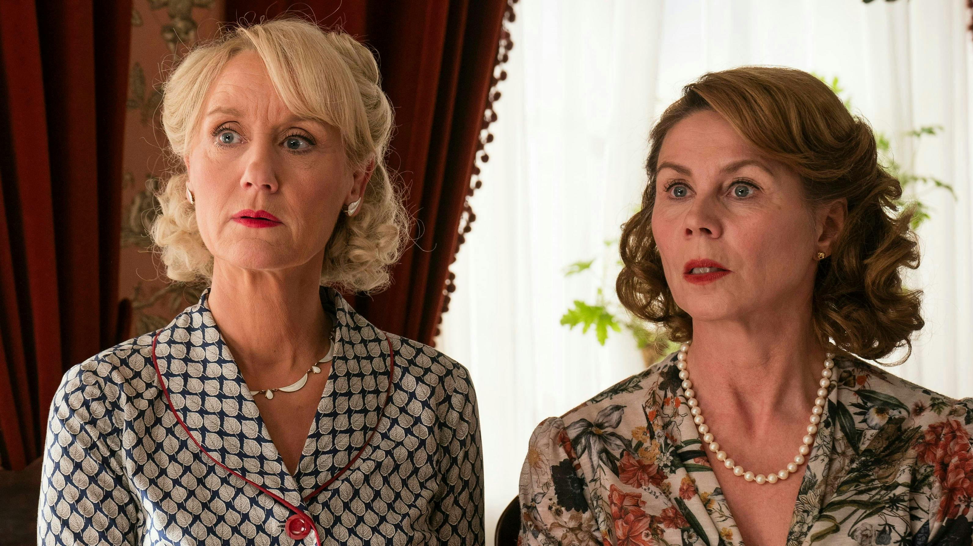 Anette Støvelbæk og Anne Louise Hassing i "Badehotellet".