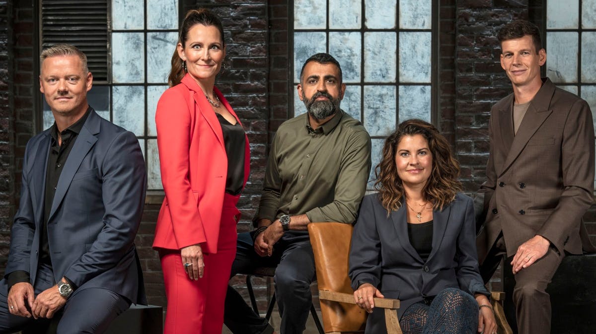 Louise Herping Ellergaard (anden fra venstre) og de andre investorer i "Løvens Hule". 