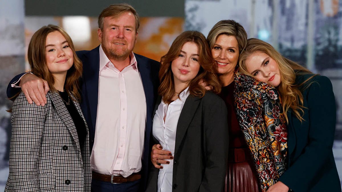 Kong Willem-Alexander og dronning Maxima med deres tre døtre, Ariane, Alexia og Amalia.