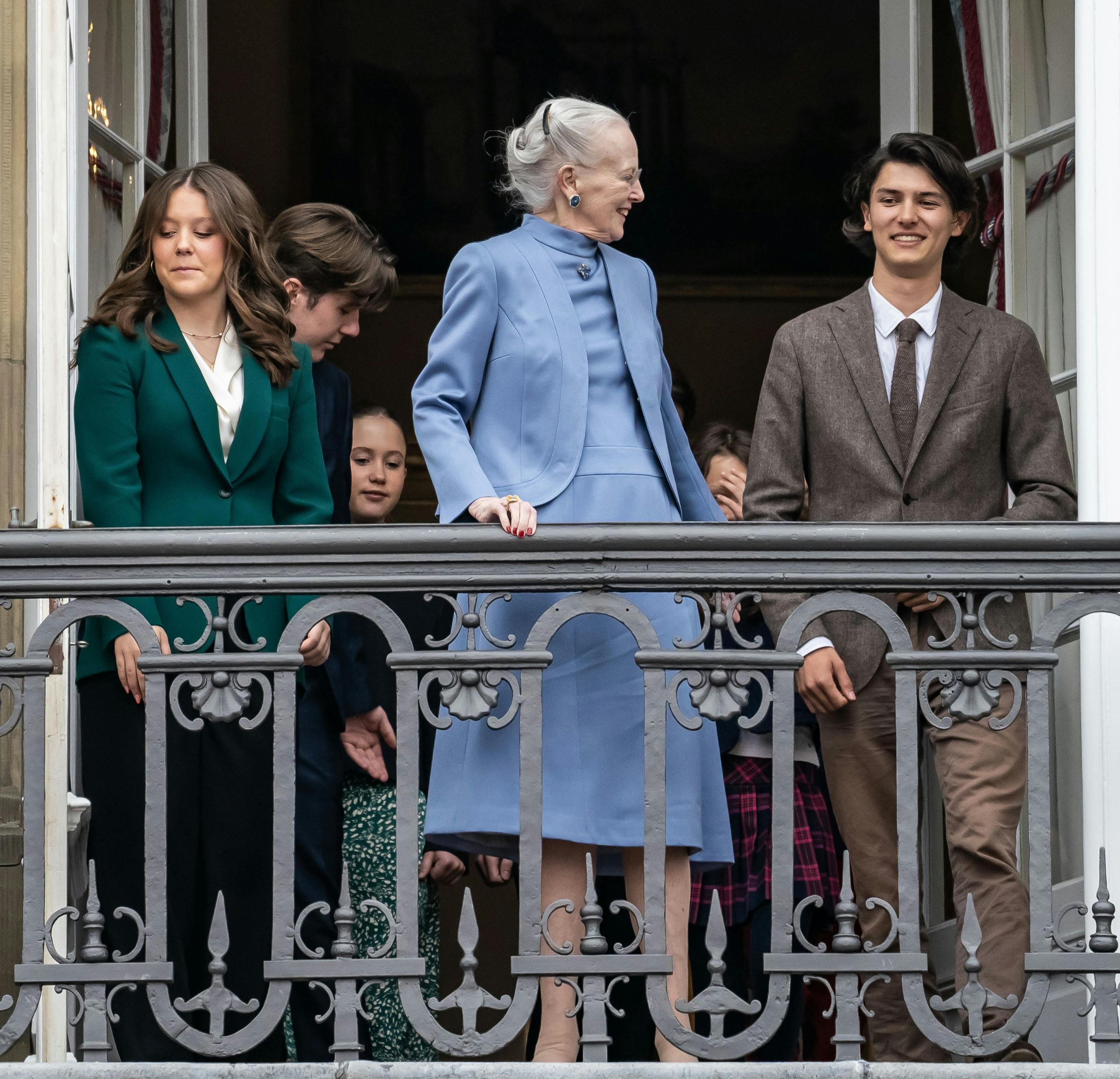 OPGAVE: Dronning Margrethe fejres i anledning af sin 83-års fødselsdag sammen med hele familien.STED: Christian IX's Palæ AmalienborgJOURNALIST: Ulrik Ulriksen og Jan KörnerFOTOGRAF: Hanne JuulDATO: 20230416