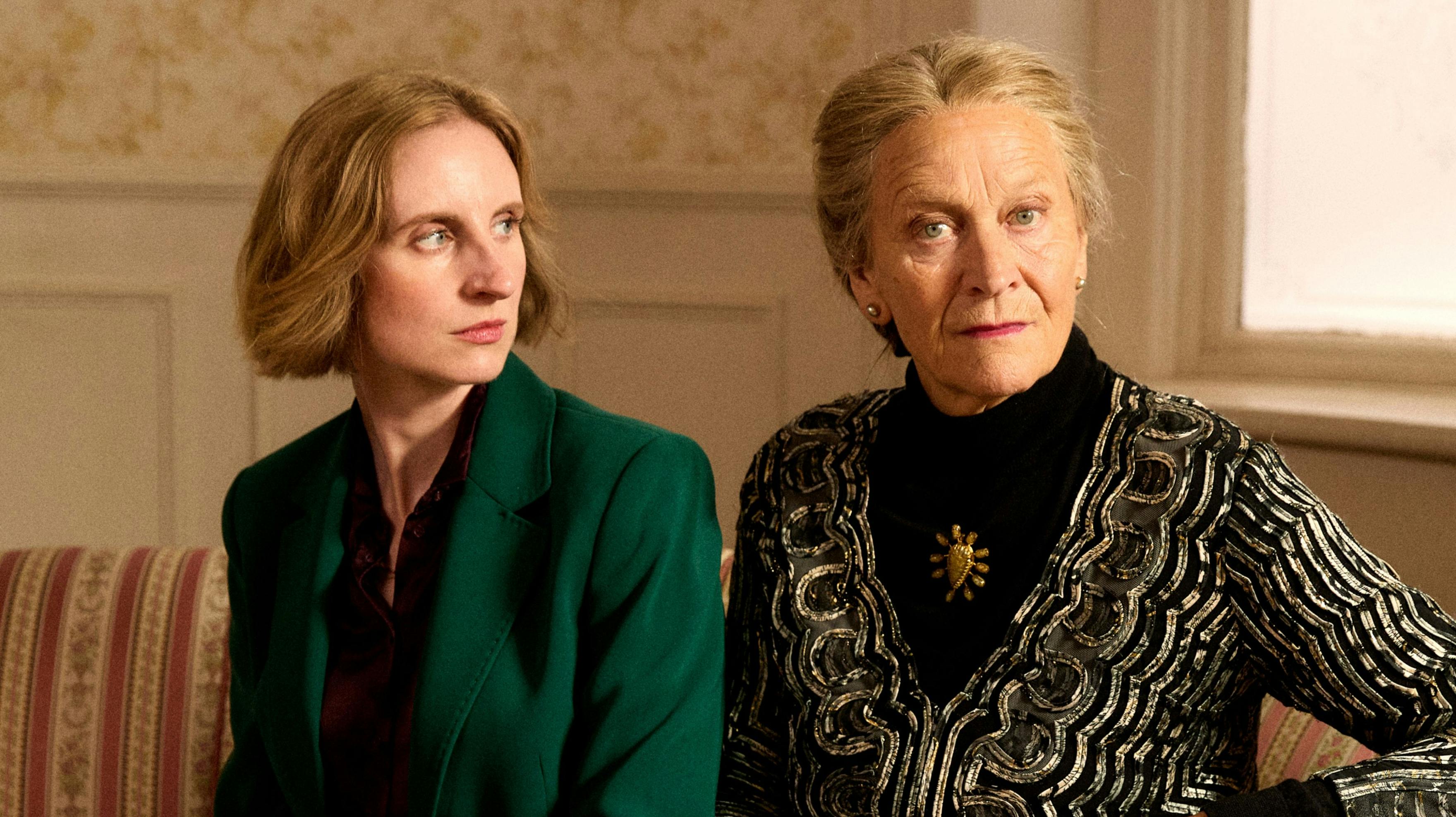 Rikke Eberhardt Isen og Ulla Henningsen i "Generationer" på DR.