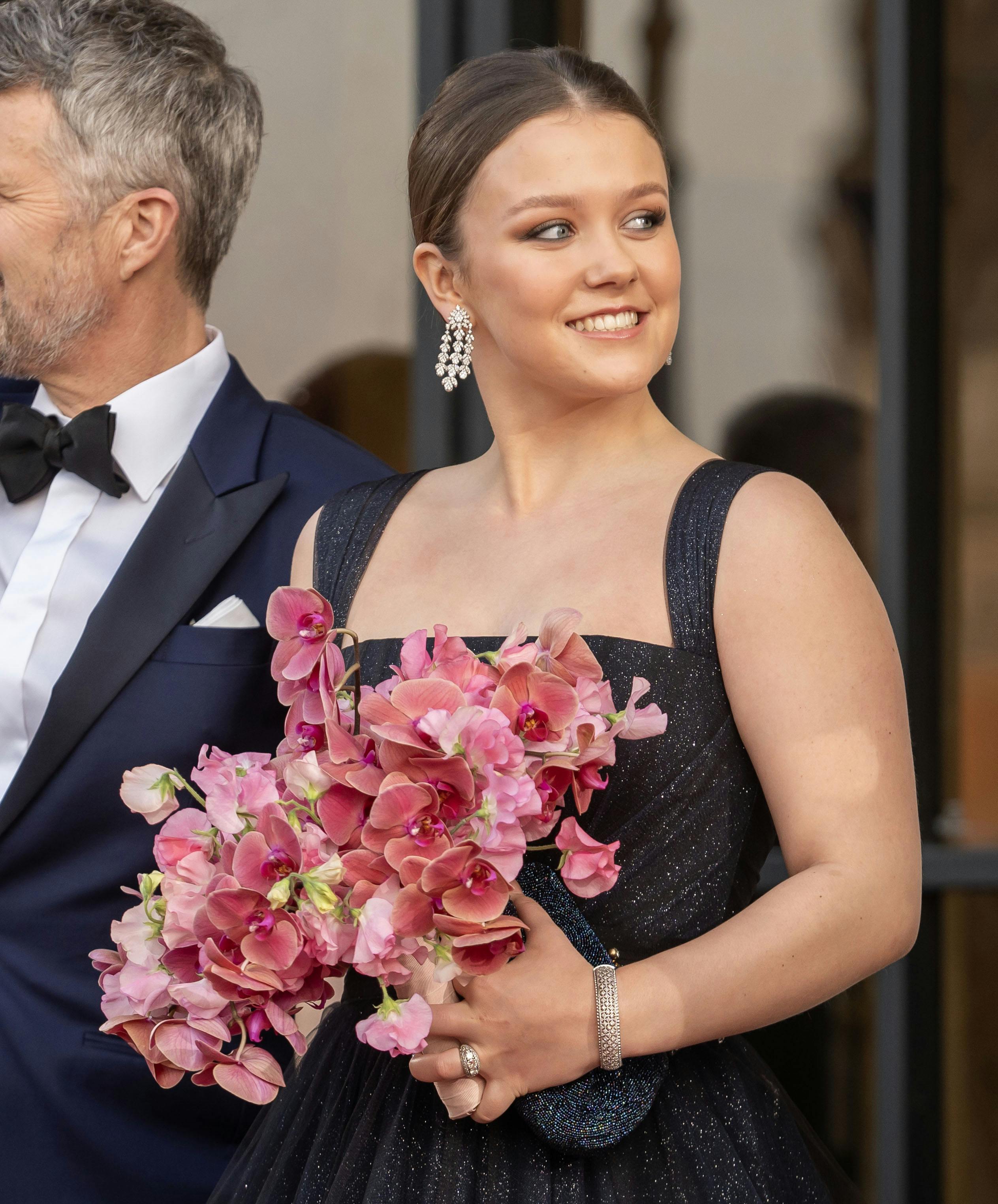 Prinsesesse Isabella havde lånt et par af dronning Marys smukke øreringe.