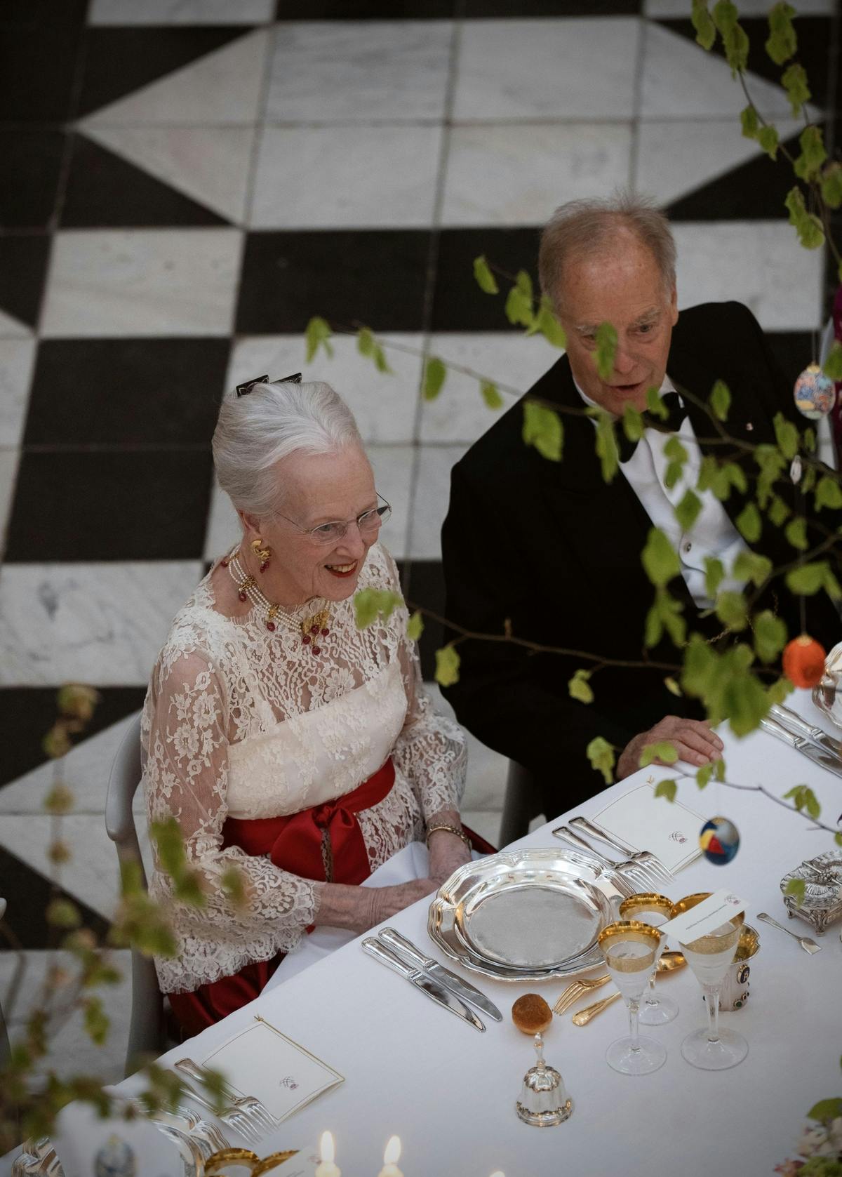 Dronning Margrethe fejrede sin 85-års fødselsdag med et privat taffel i Kuppelsalen på Fredensborg Slot